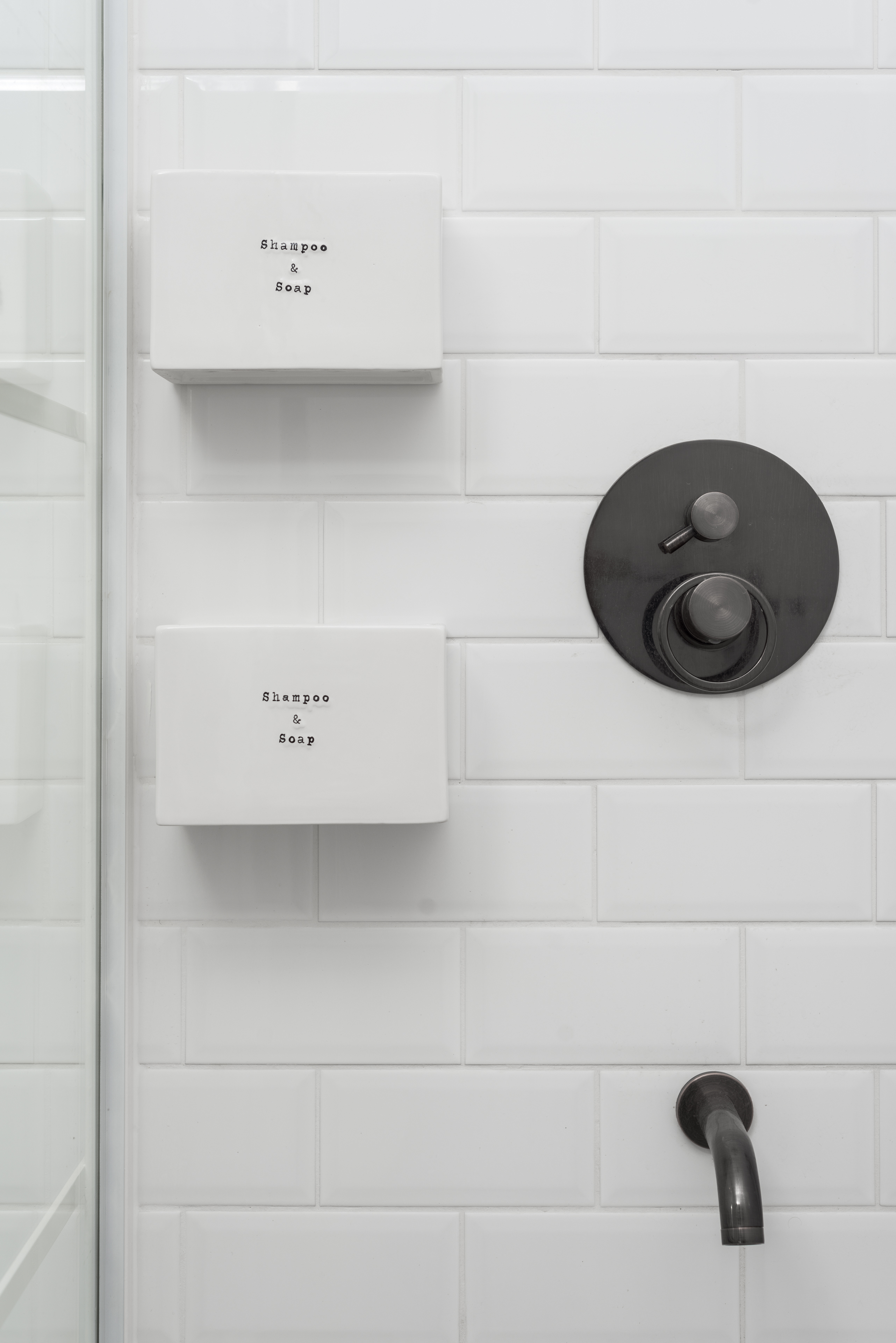 Image - (Gallery) White shower metro