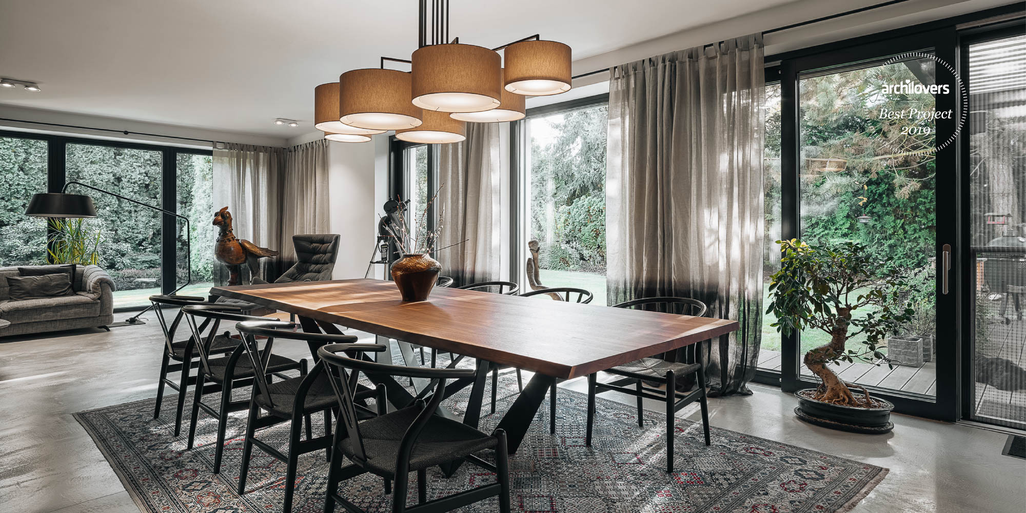 Award-winning dining room Cattelan Scorpio table Carl Hansen Wishbone chairs garden view Architizers OOOOX
