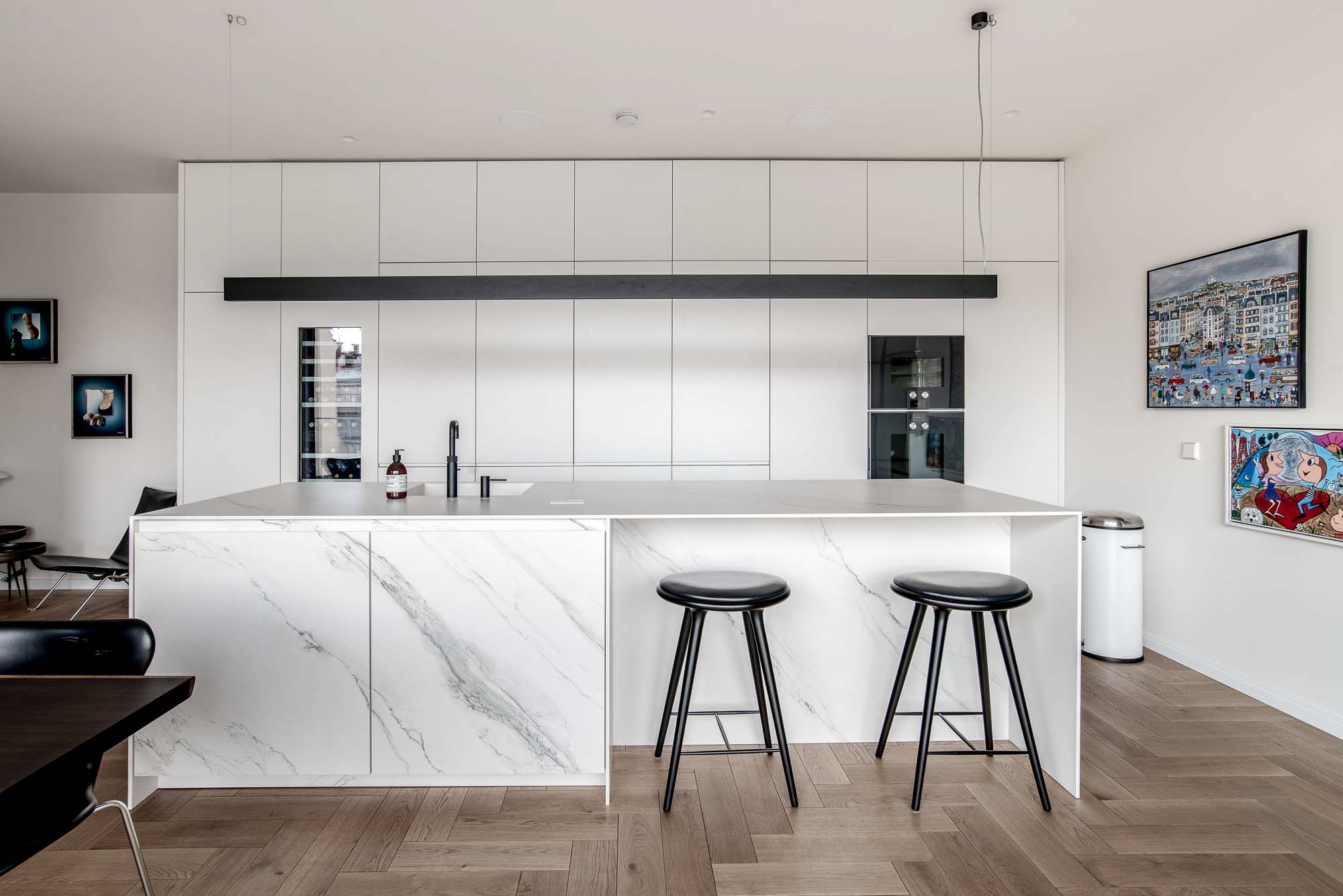 Image - (Gallery) Minimalist white kitchen with marble - 2