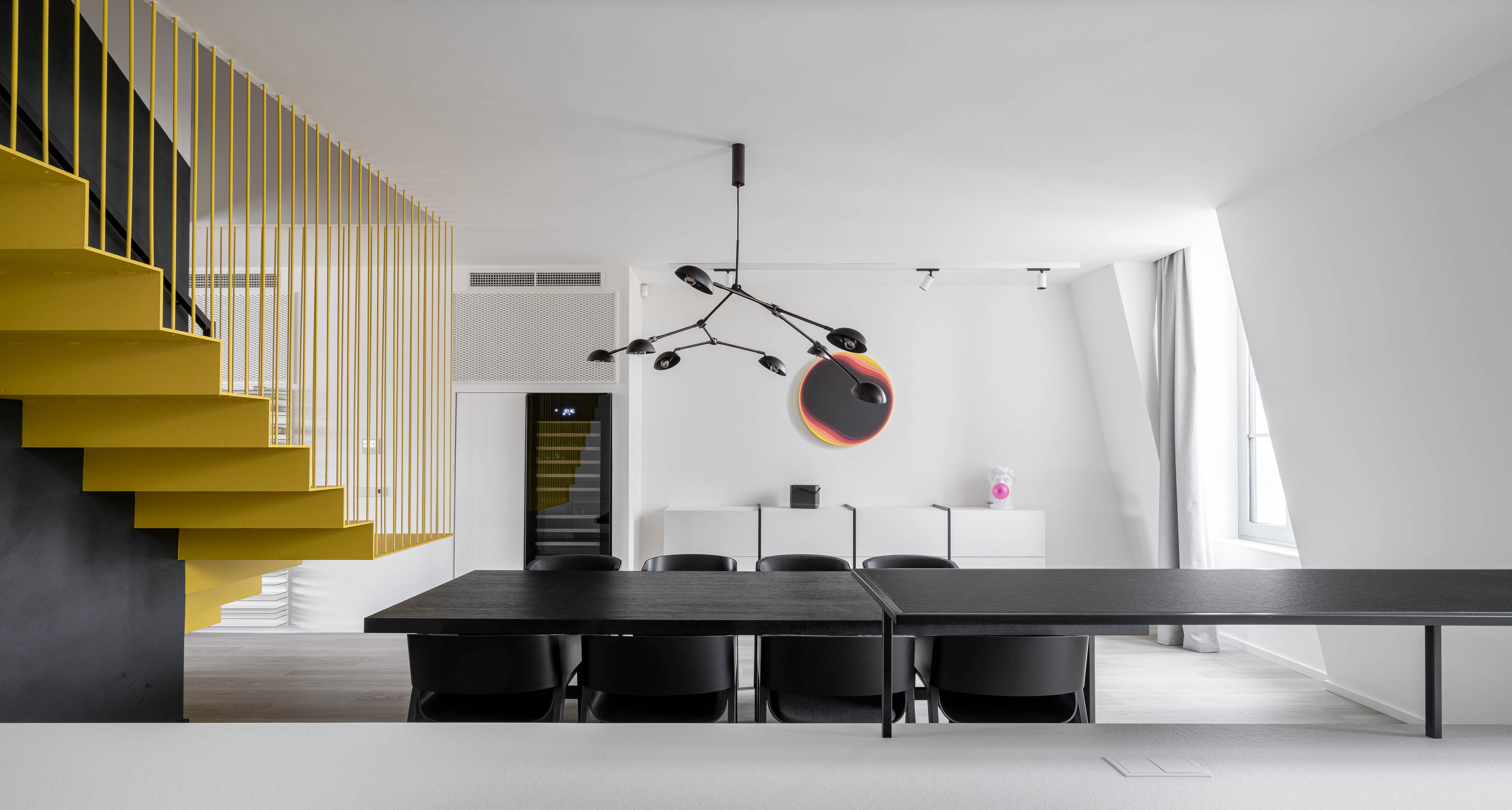 Obrázek - (Galerie) Černo bílý byt pro umění - 4