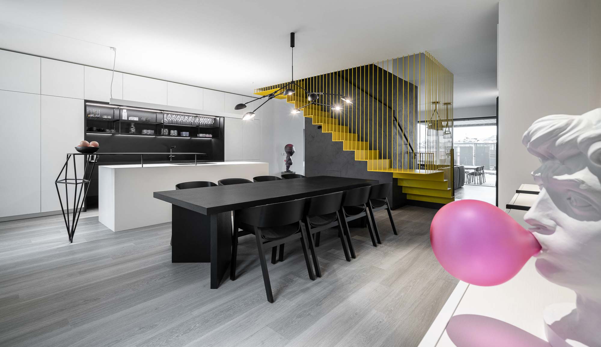 Image - (Gallery) black and white apartment for art - 3
