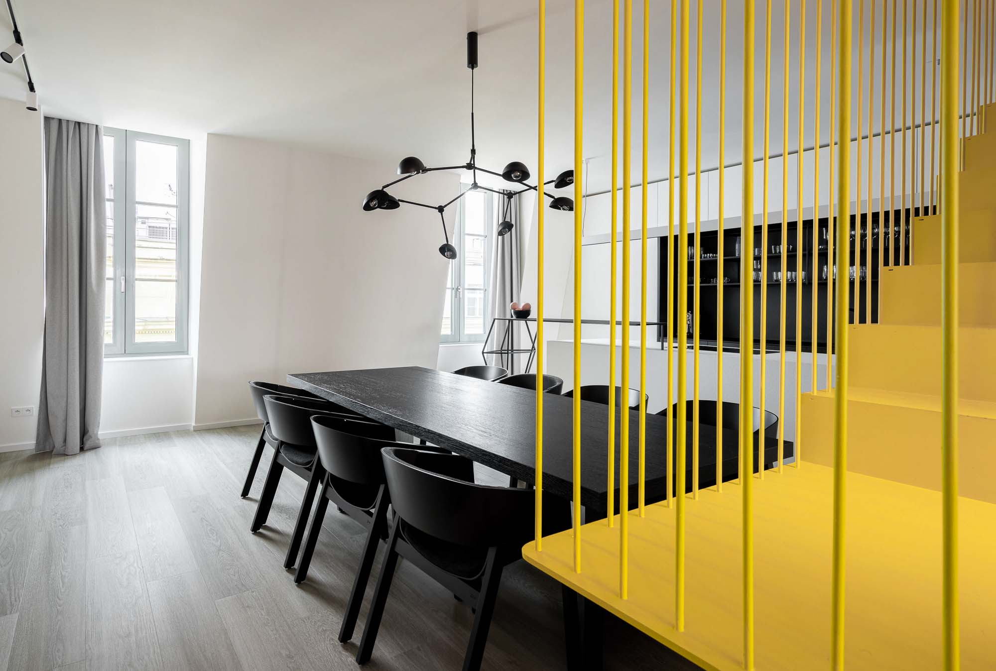 Image - (Gallery) Black and white apartment for art - 9