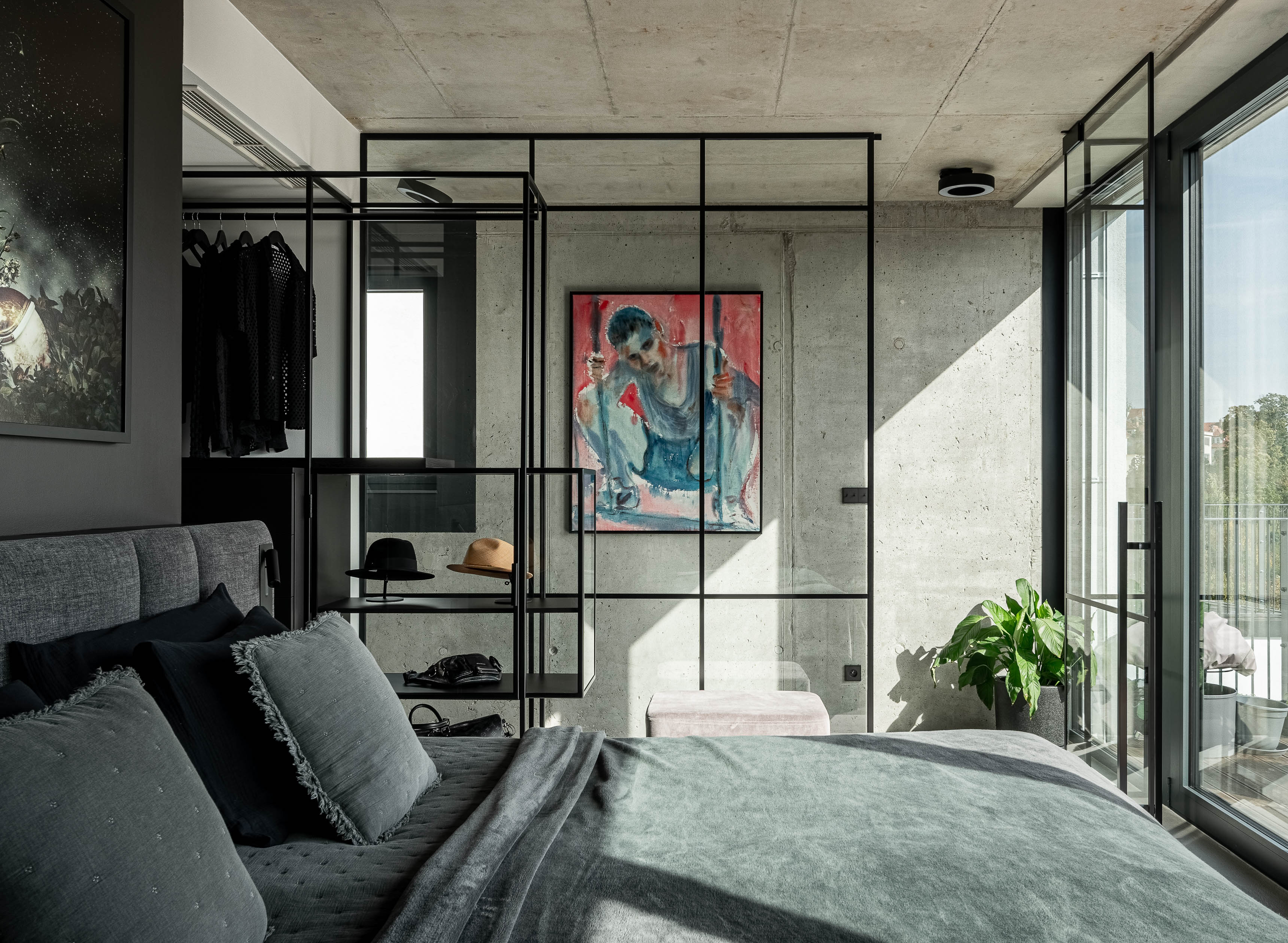 Obrázek - (Galerie) Černá ložnice s výhledem - 3