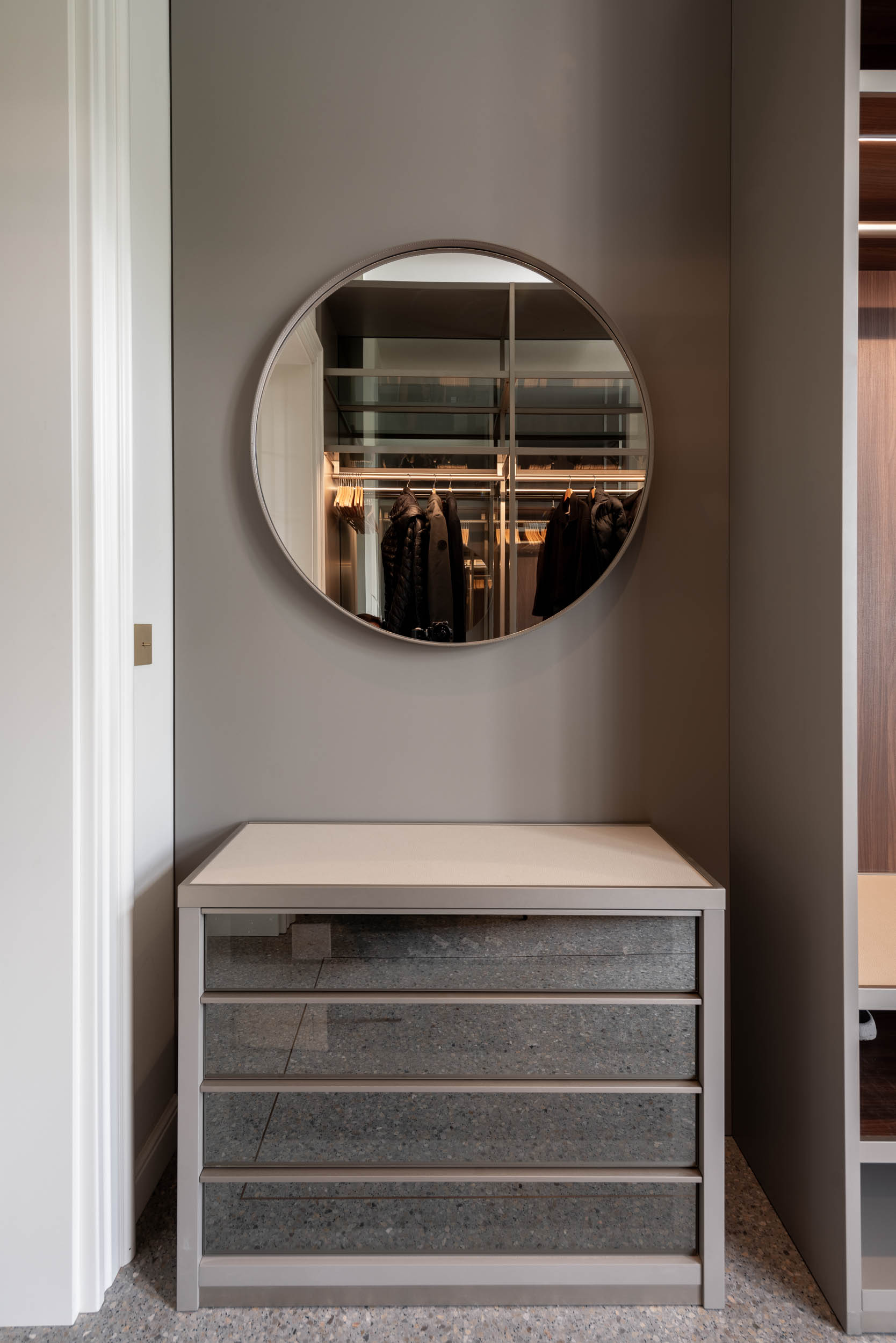 Minimalist furniture and circular mirror in the interior of Villa Vinohrady | OOOOX