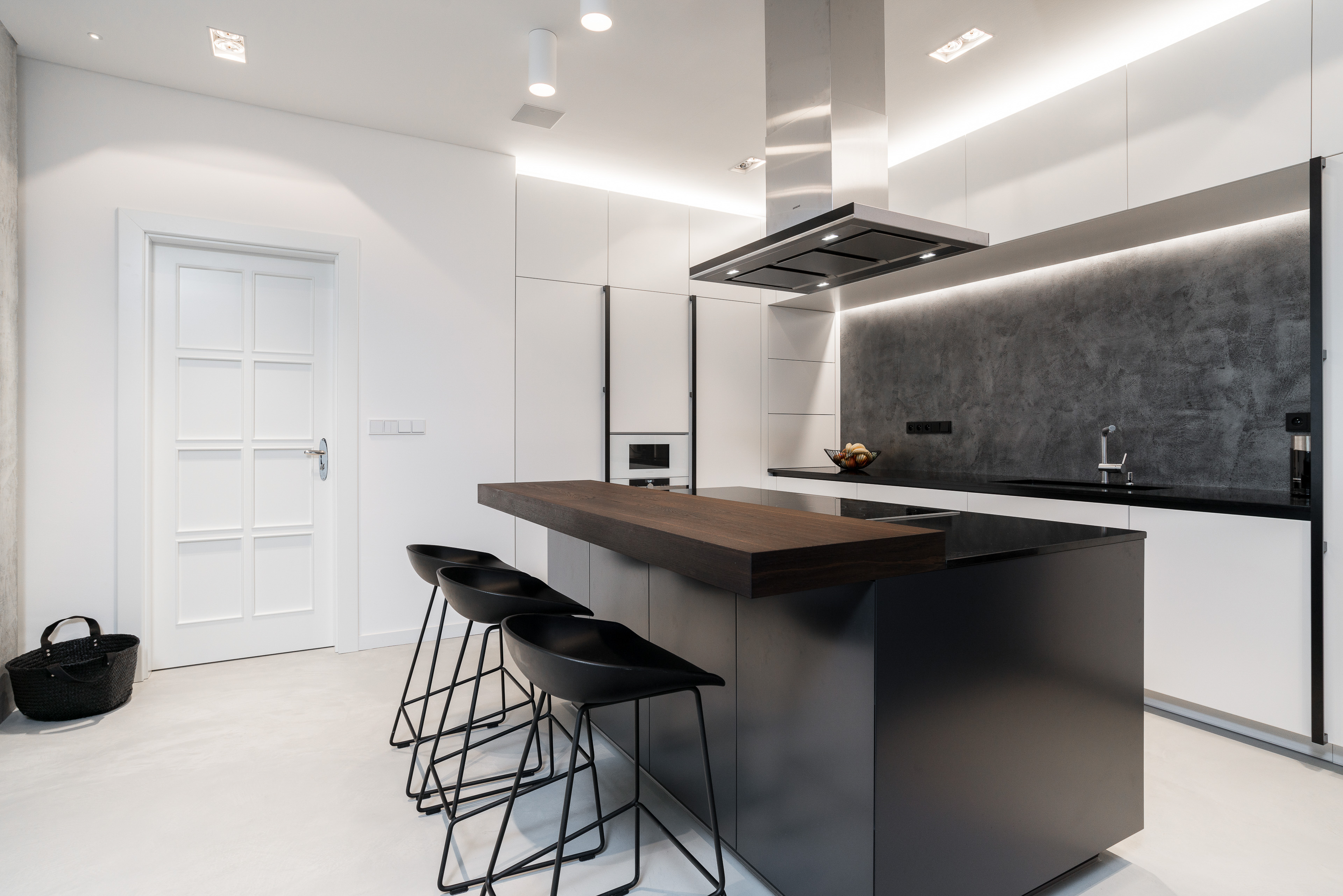 Image - (Gallery) Minimalist kitchen with bar island - 2