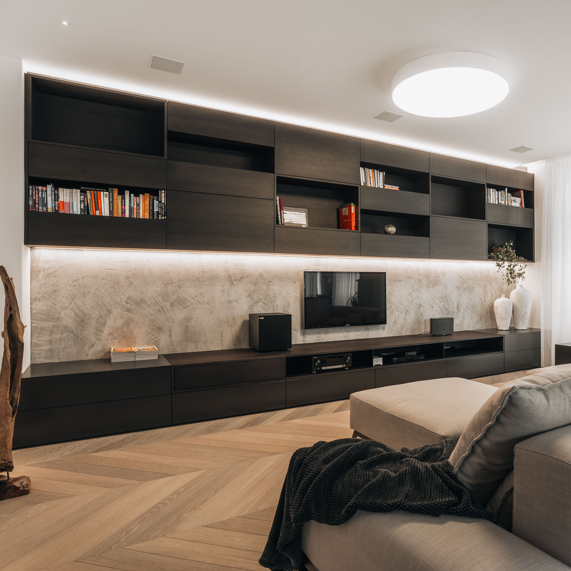 Letná apartment interior – living room with central games area and library | OOOOX