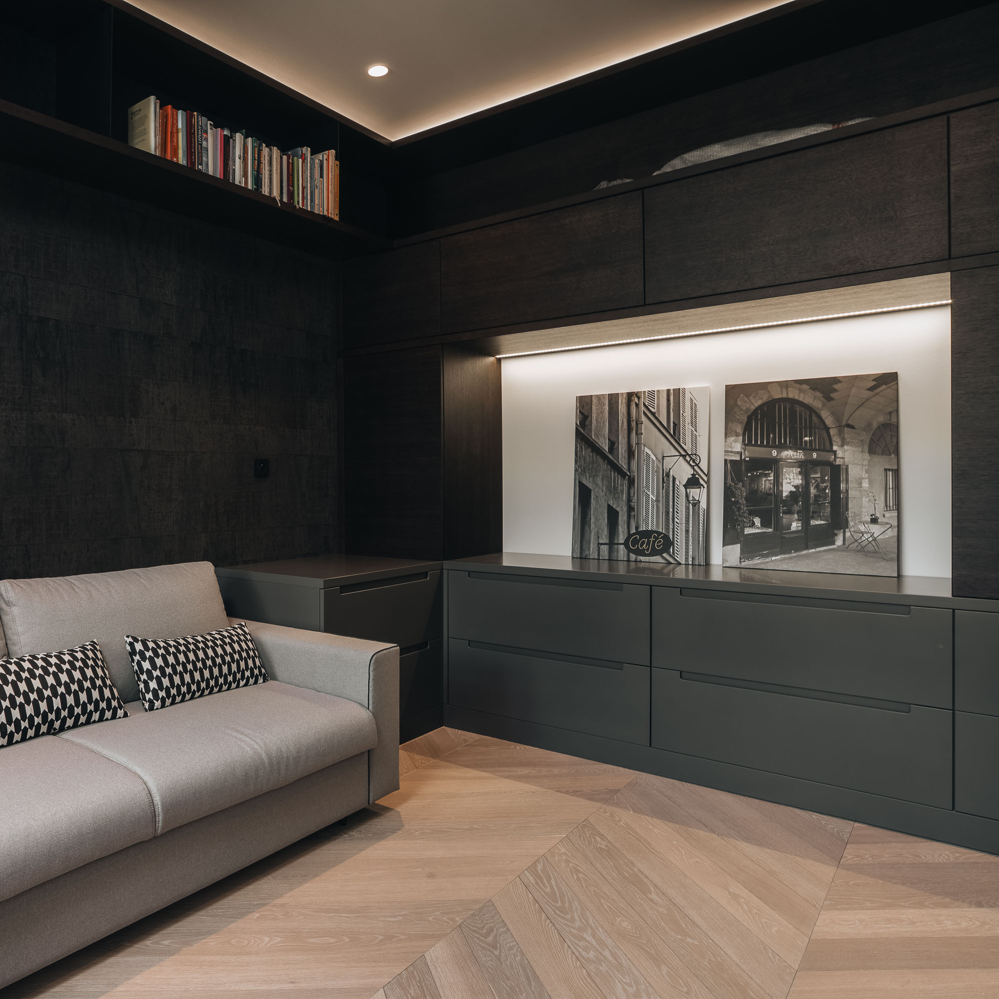 dark home office separated by a timber-framed glazed partition | OOOOX