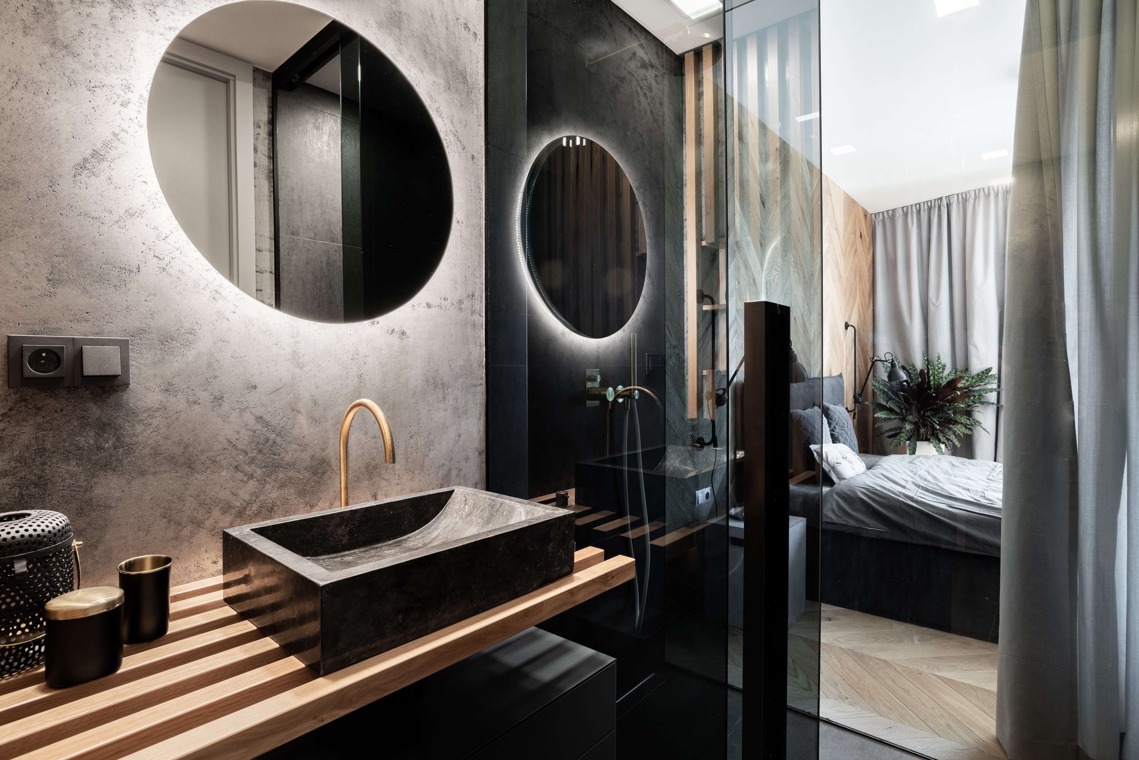 Image - (Gallery) Bathroom with squeegee and brass