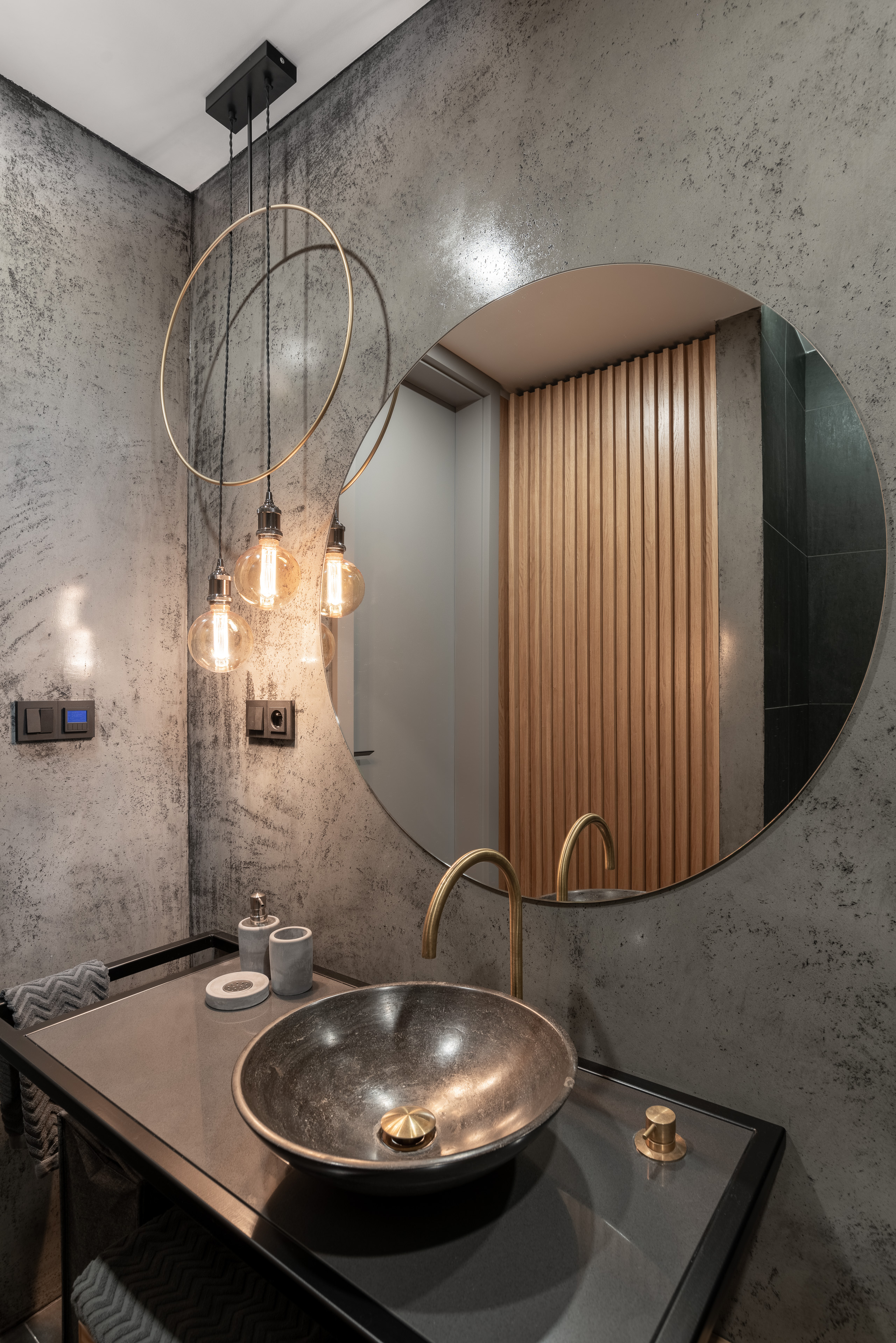 Obrázek - (Galerie) Koupelna se stěrkou a mosazí - 2