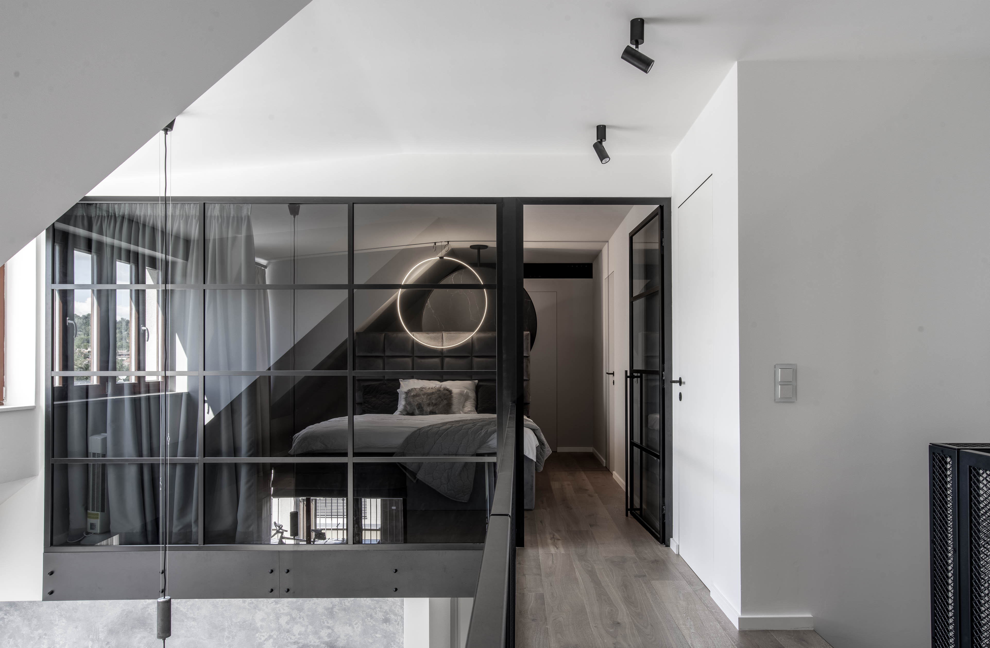 Obrázek - (Galerie) Ložnice s prosklenou příčkou - 2