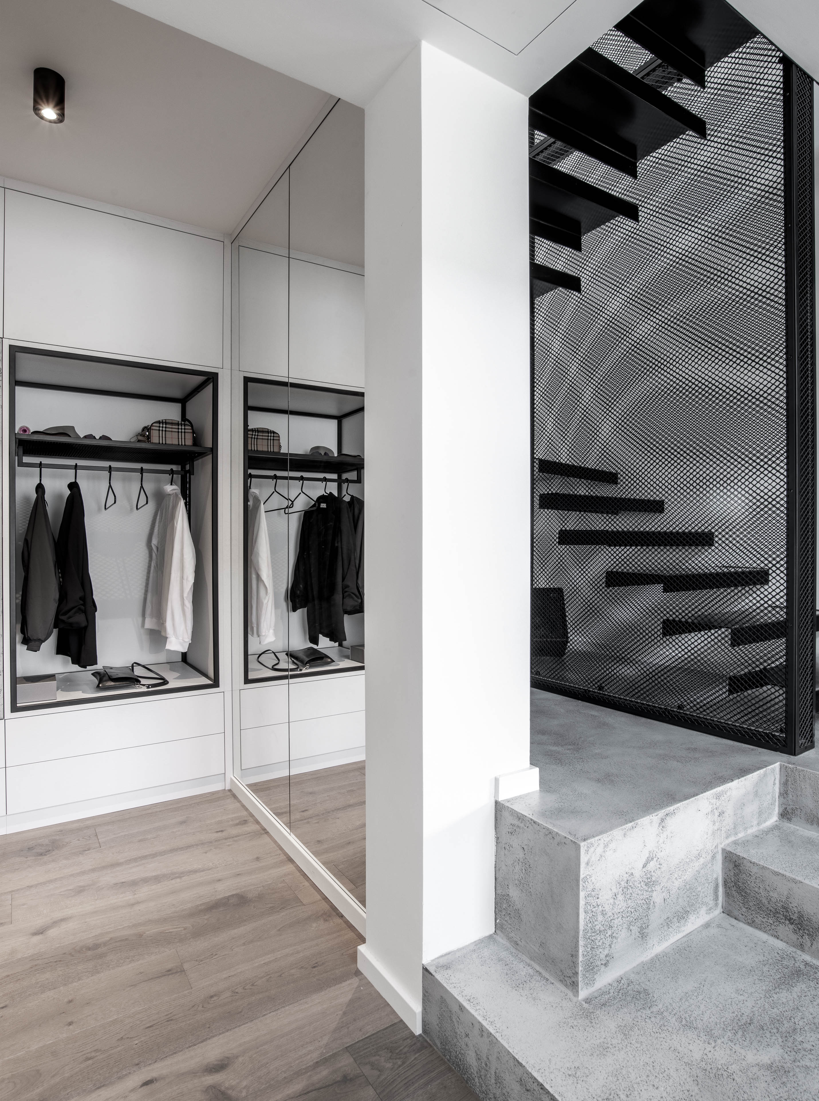 Image - (Gallery) Staircase in the entrance hall