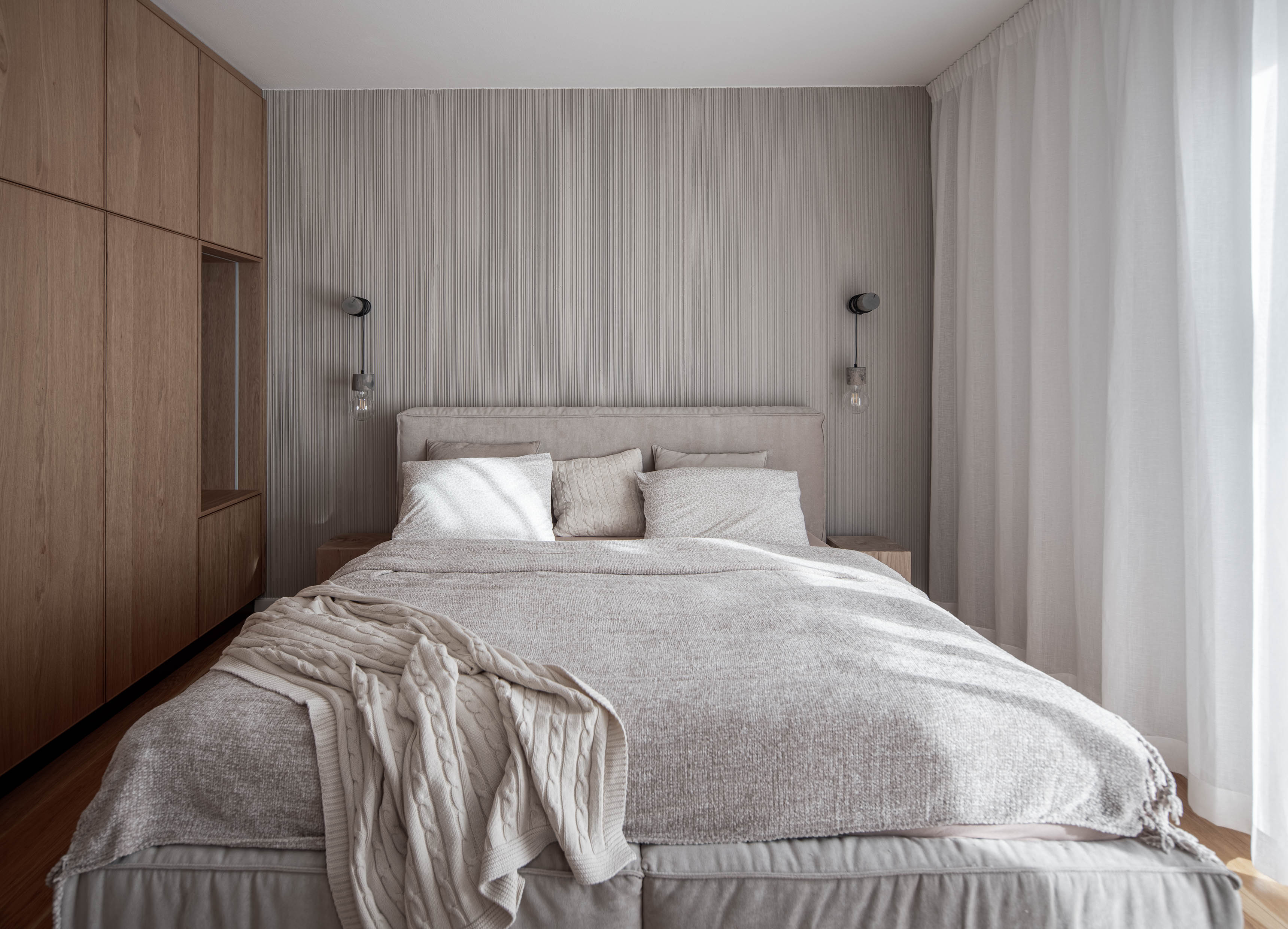Image - (Gallery) Bedroom with scalloped paneling - 2