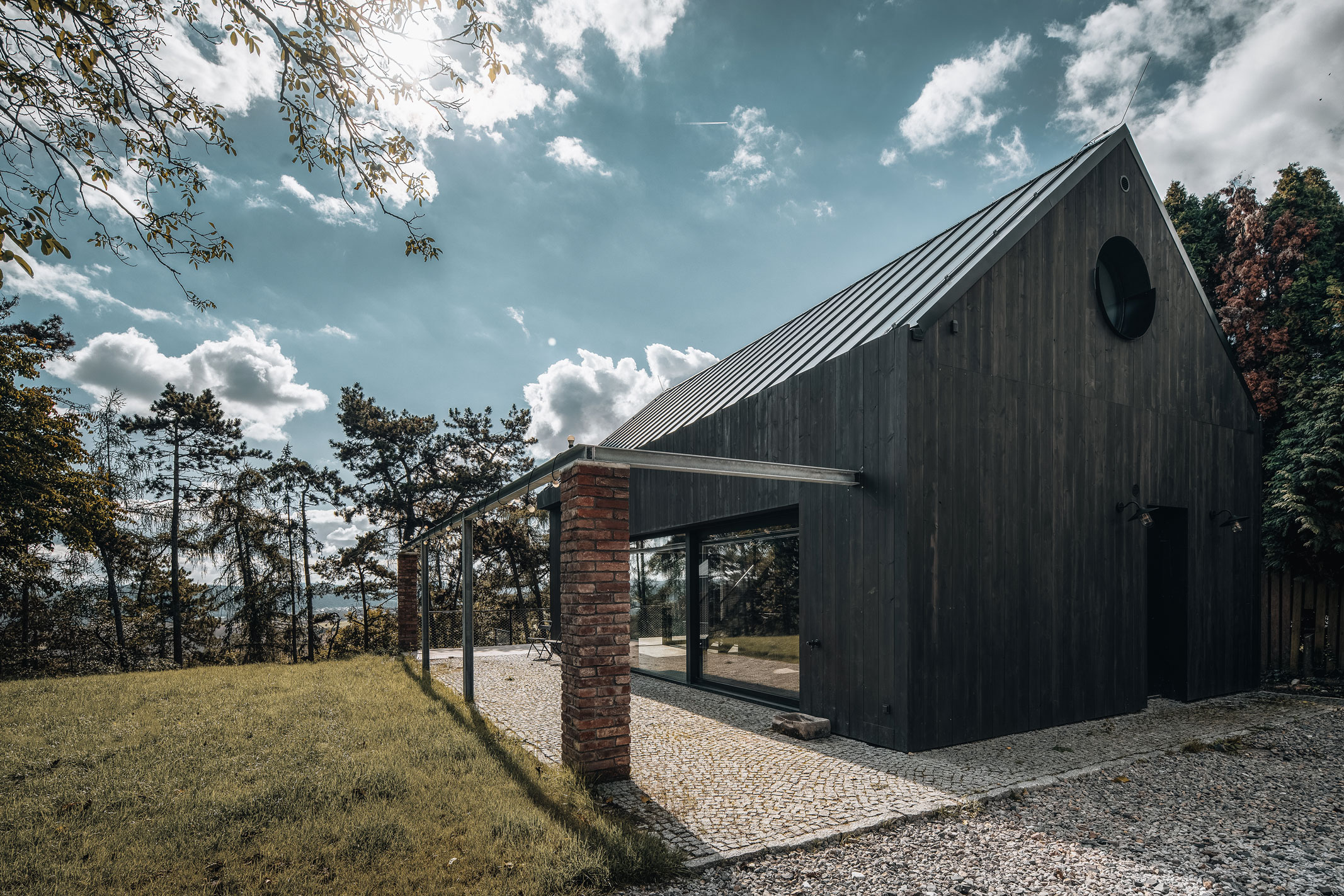 Image - (Gallery) Exterior view of a newly built family house - 09