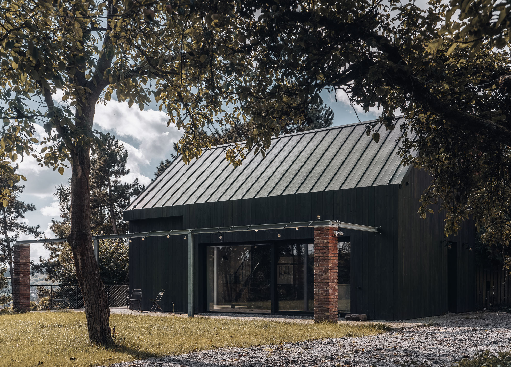 Obrázek - (Galerie) Pohled z exteriéru na novostavbu rodinné chaty - 08
