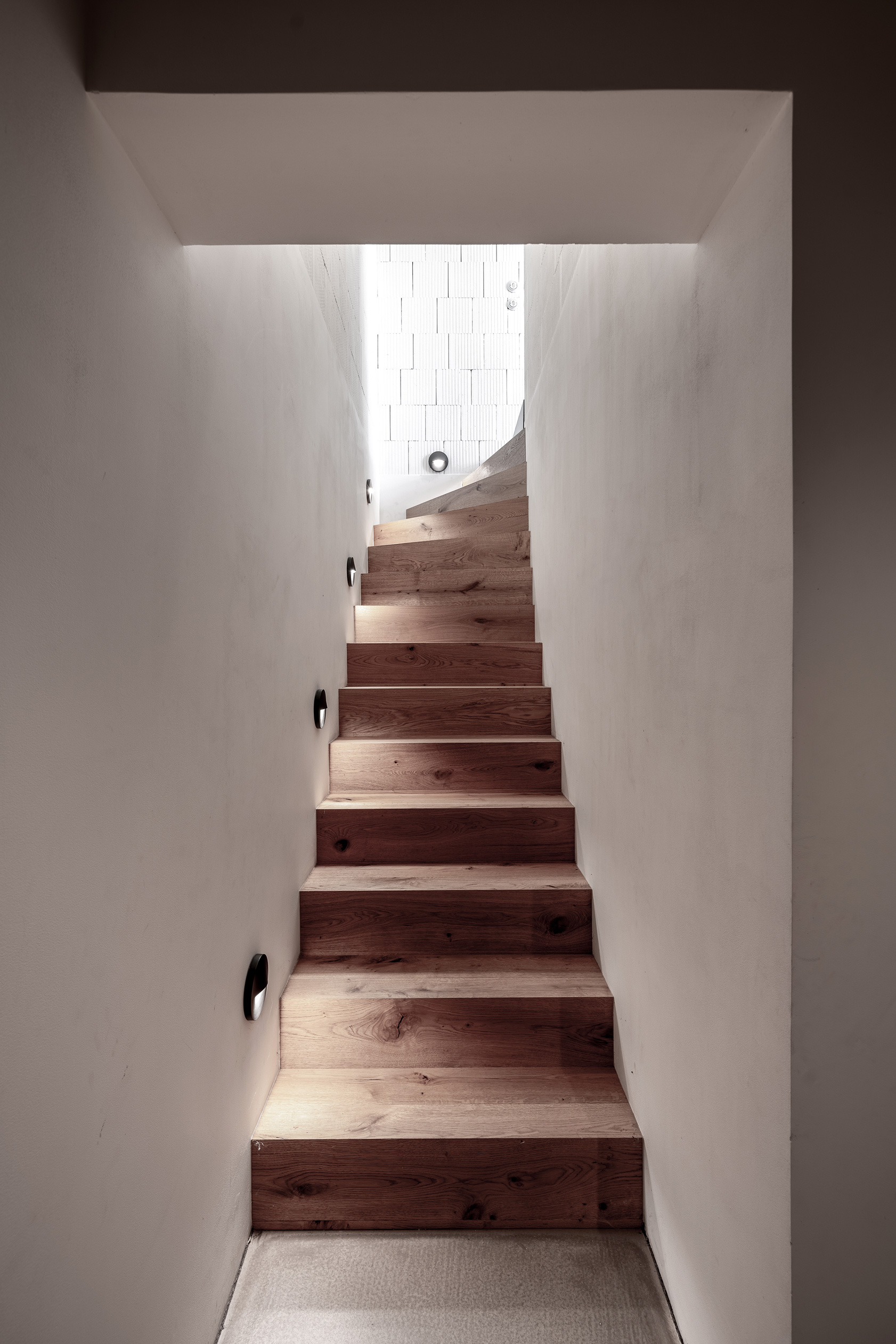 Obrázek - (Galerie) Dřevěné točité schodiště v interiéru - 01