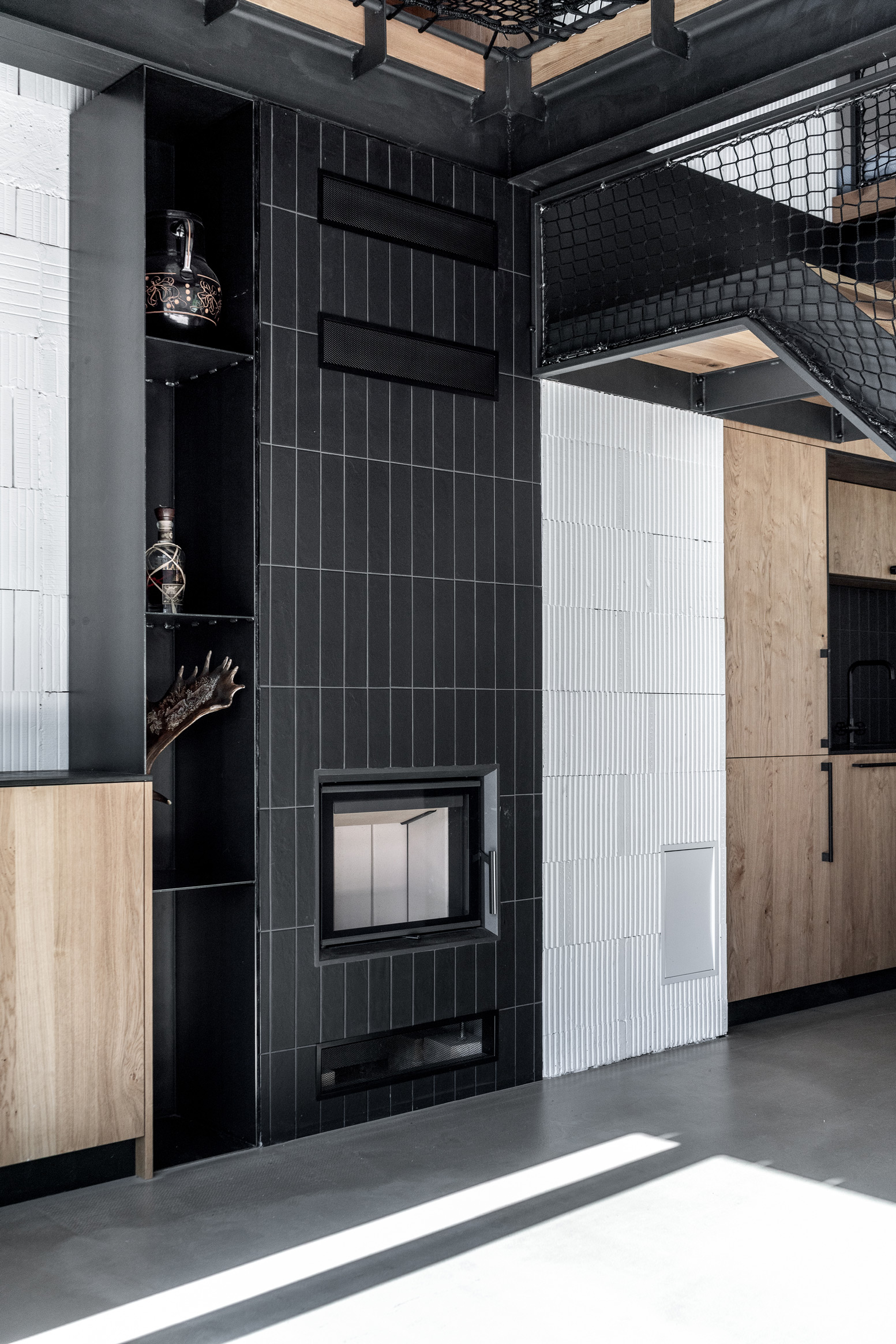 Image - (Gallery) Modern interior of a hunting house - 01