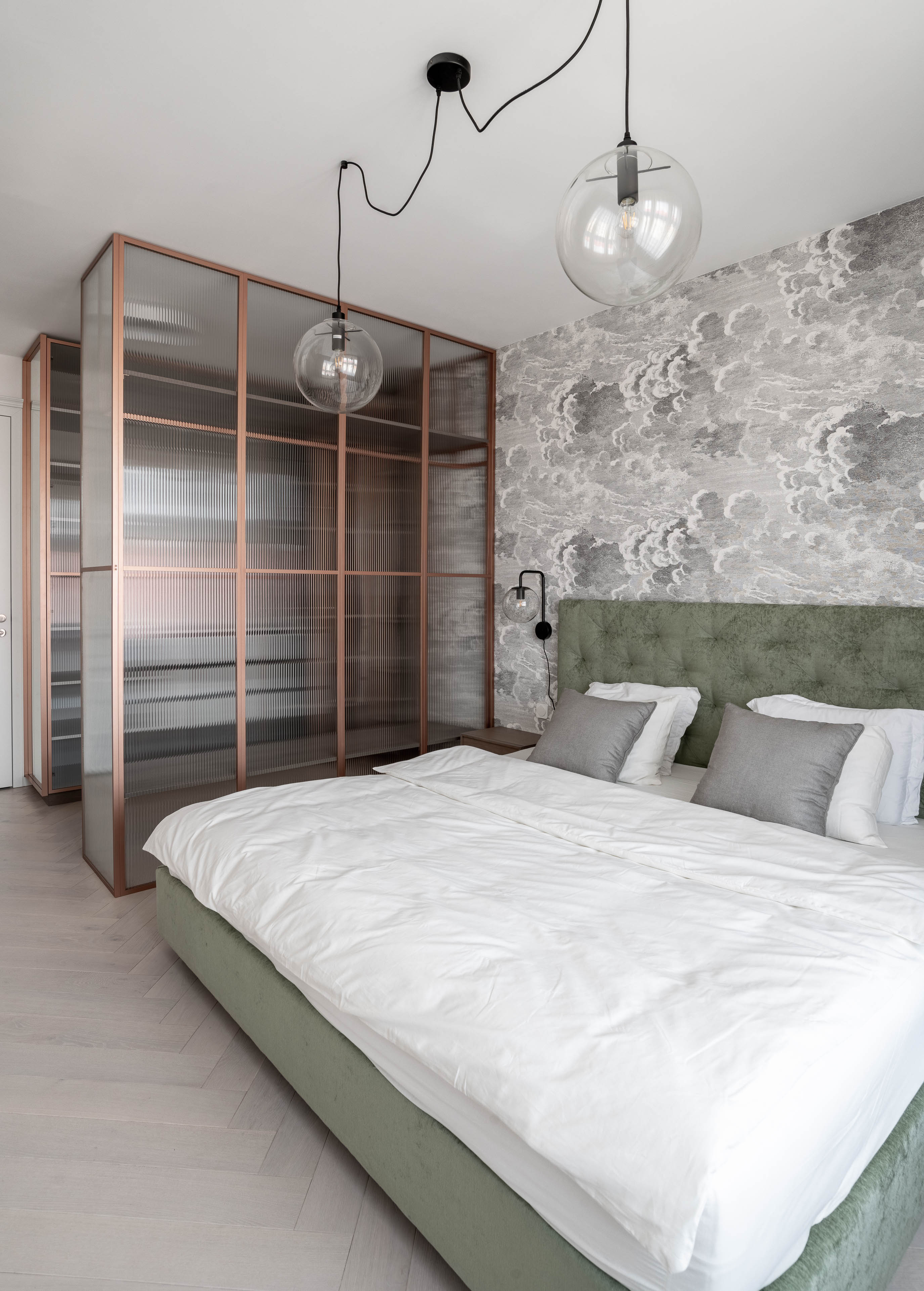 Obrázek - (Galerie) Ložnice s měděnou šatnou