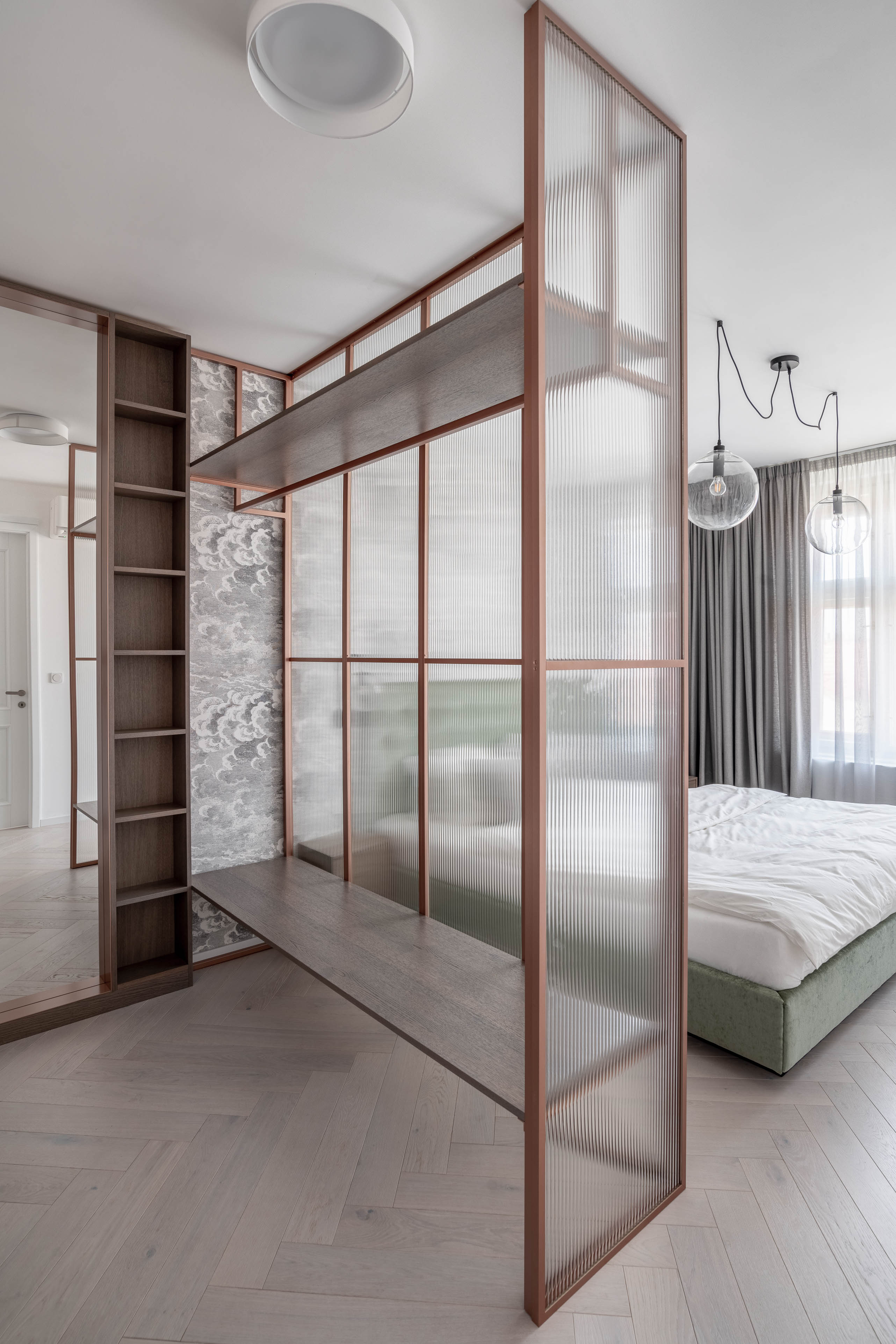 Image - (Gallery) Wardrobe with scalloped glass in copper construction