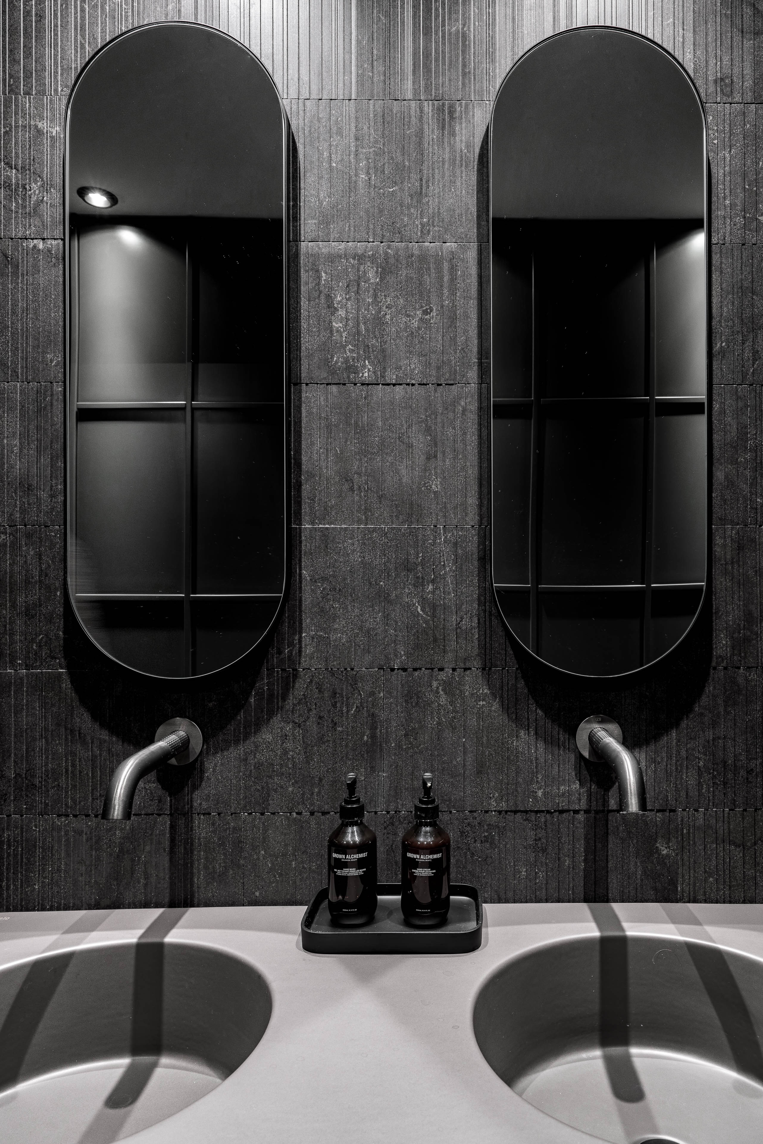 Image - (Gallery) Black boutique's background - 2