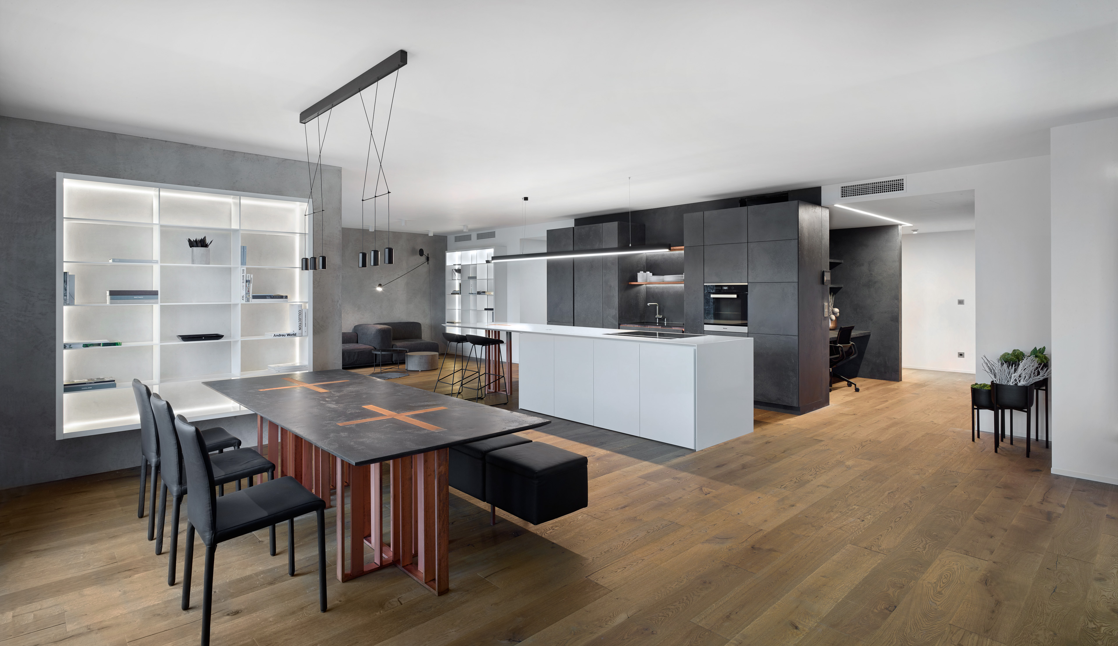 Obývací pokoj s jídelnou v minimalistickém bytě