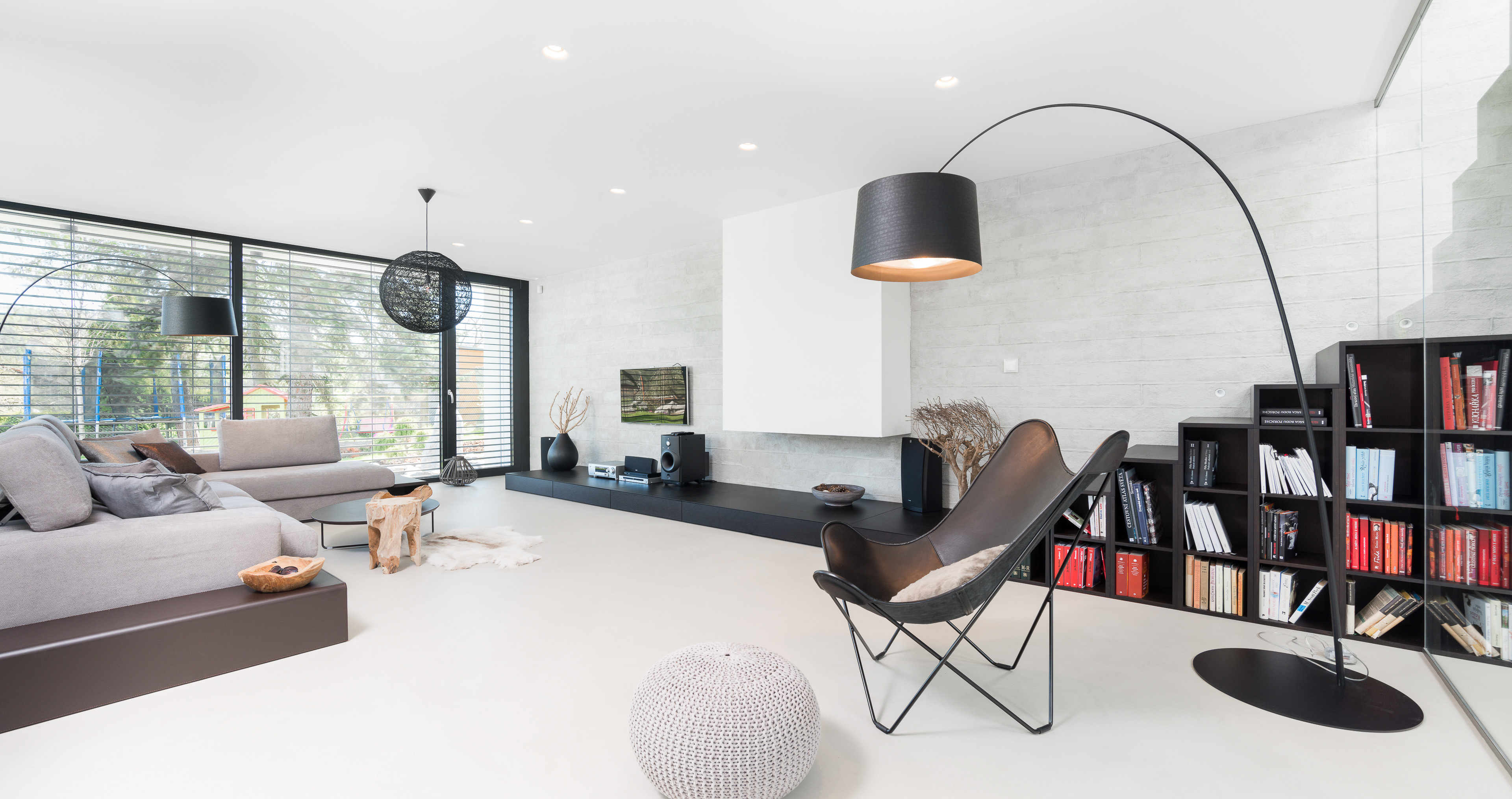 Image - (Gallery) Living room with staircase