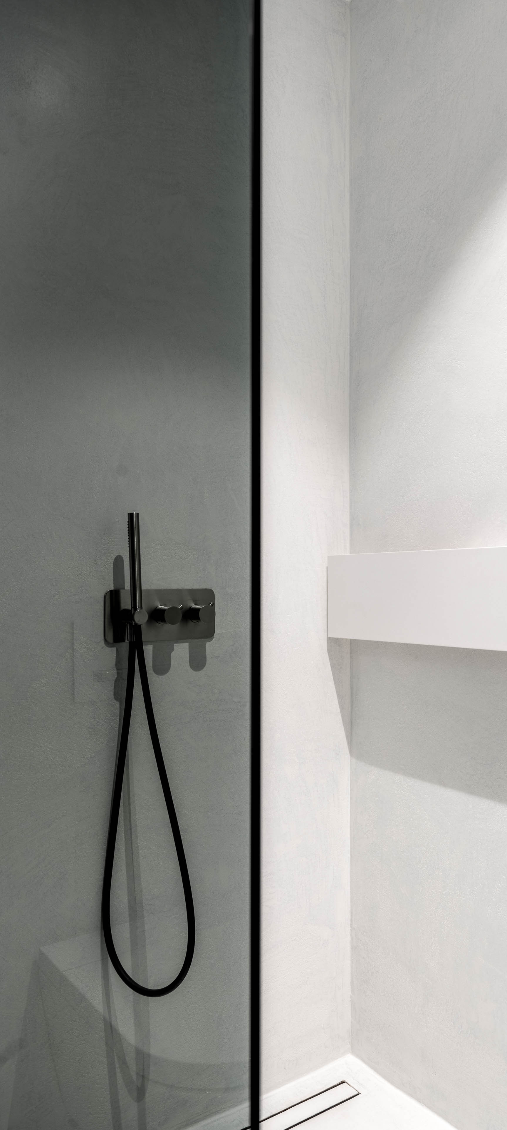Image - (Gallery) Shower with smoked glass