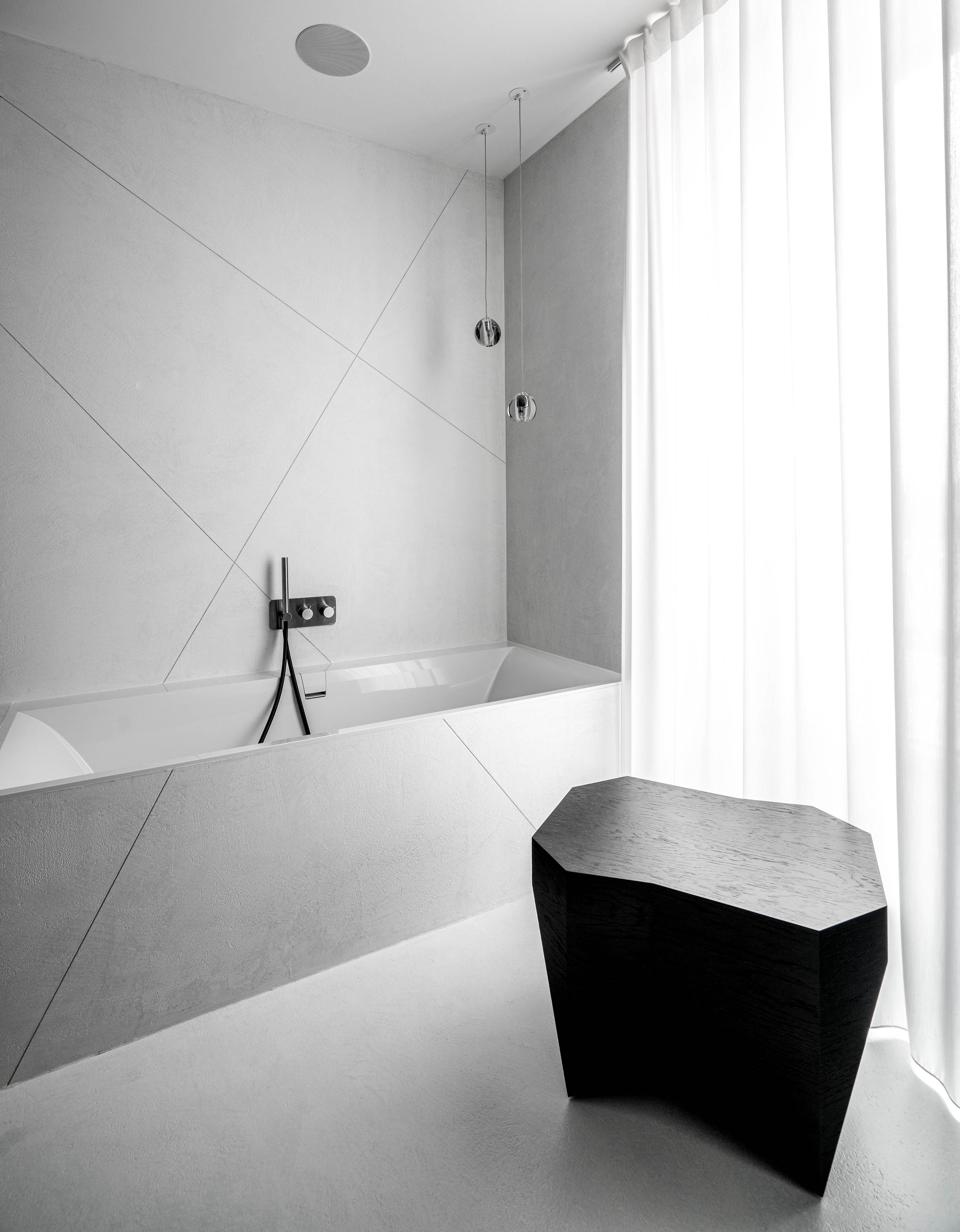 Obrázek - (Galerie) Geometrická koupelna ve stěrce
