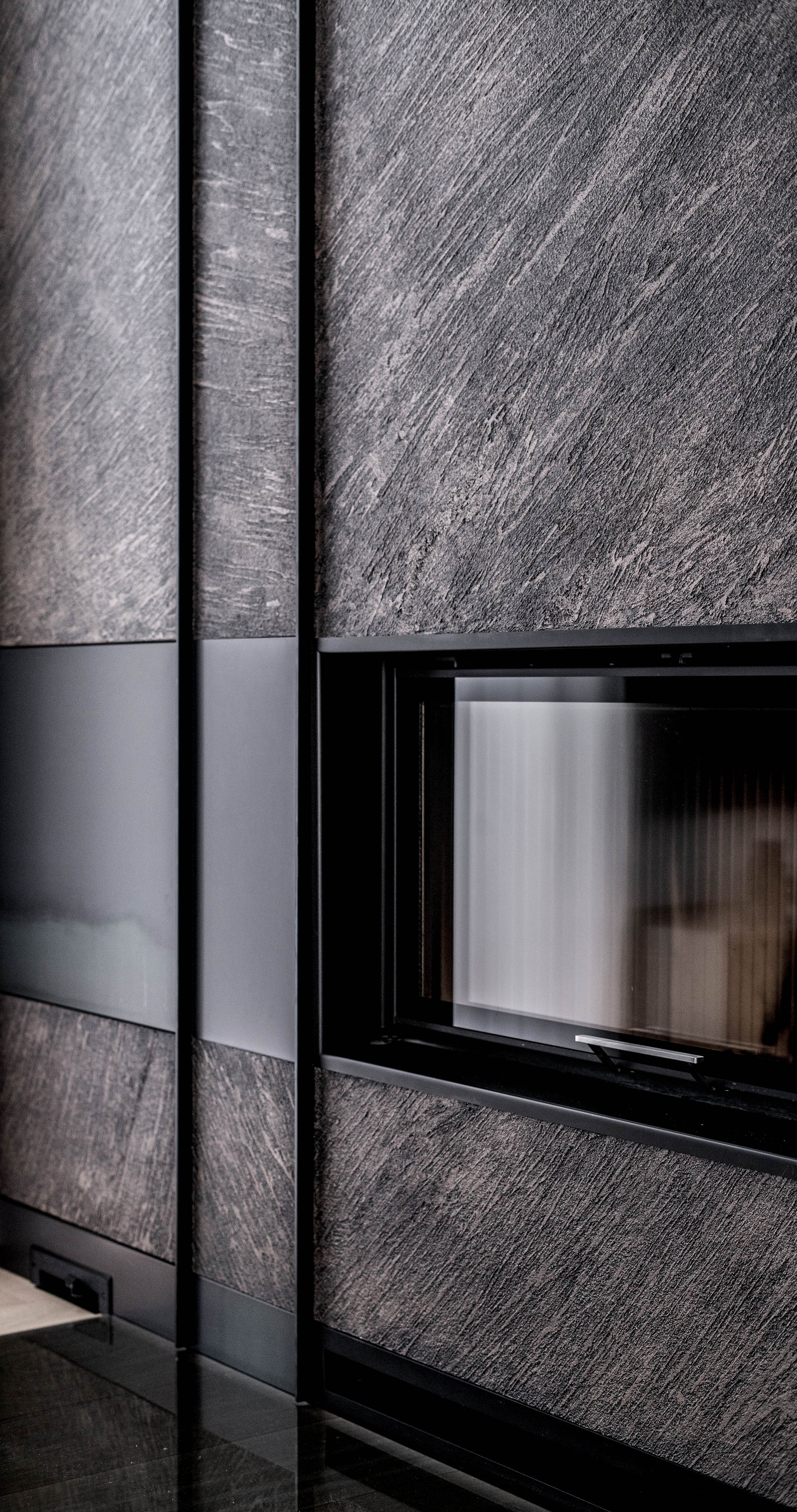Image - (Gallery) Fireplace wall with geometric trowel - 3