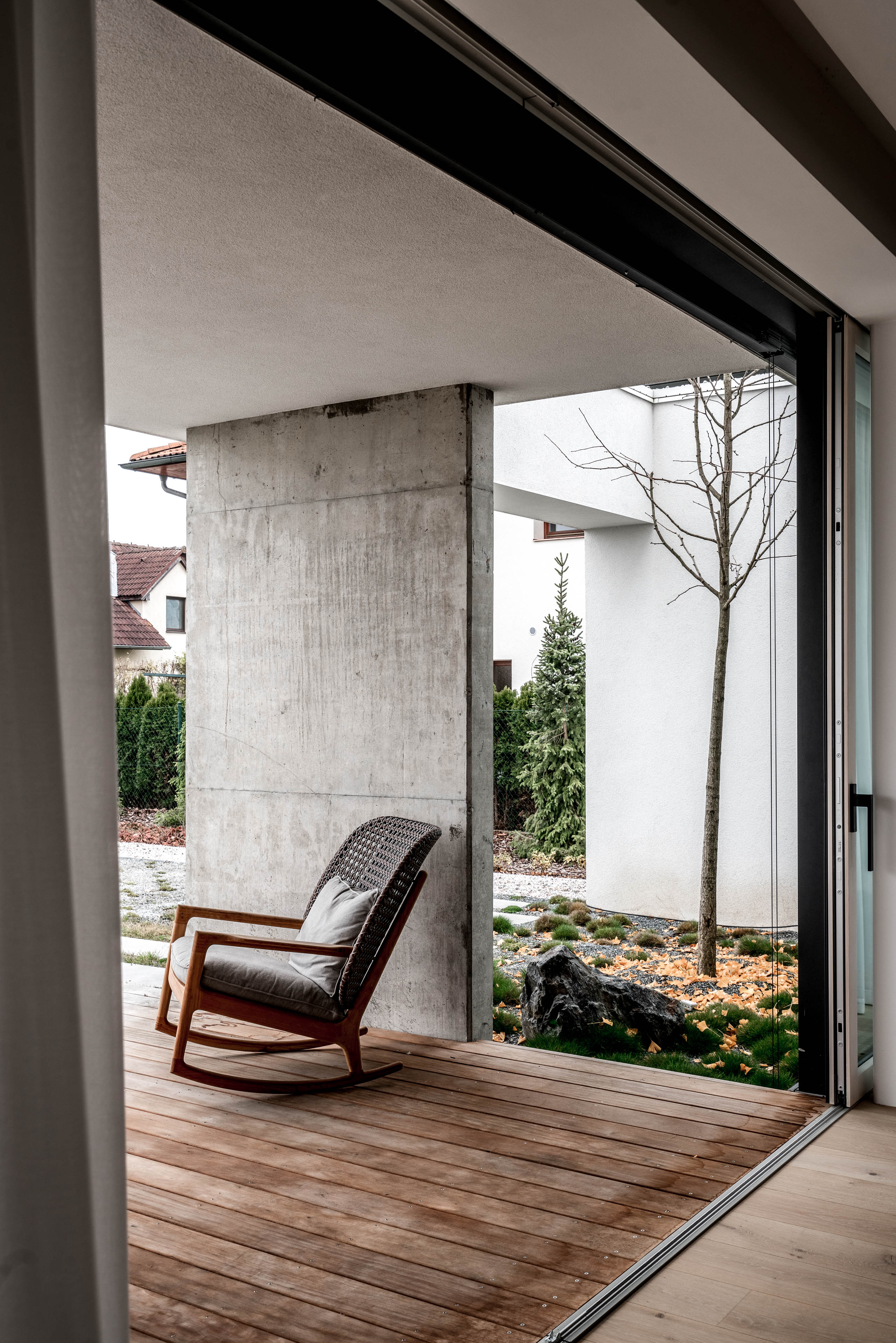 Obrázek - (Galerie) Terasa s houpacím křeslem
