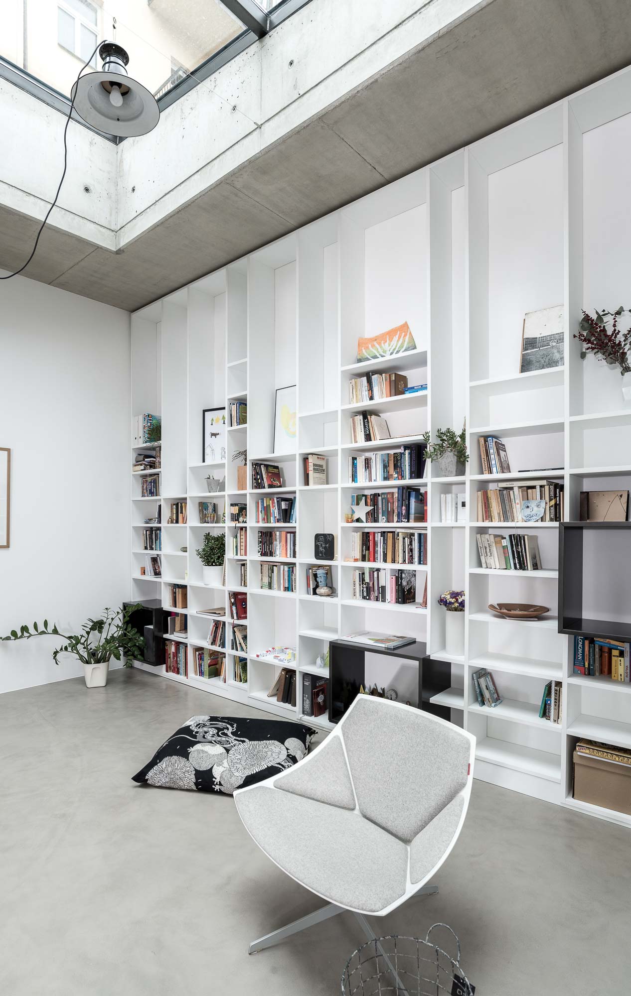 Obrázek - (Galerie) Knihovna s ateliérovým oknem