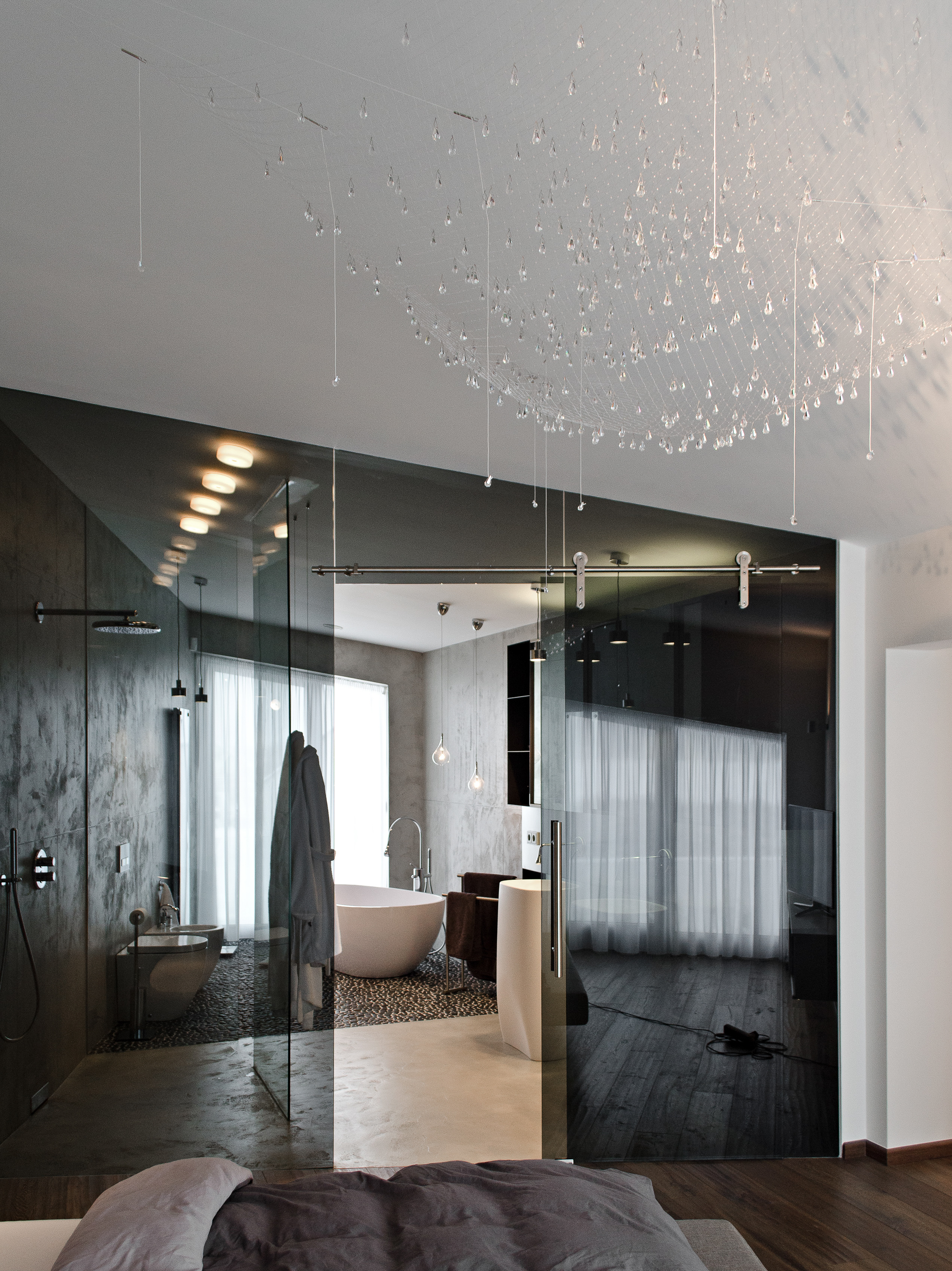 Image - (Gallery) Bathroom behind smoked glass