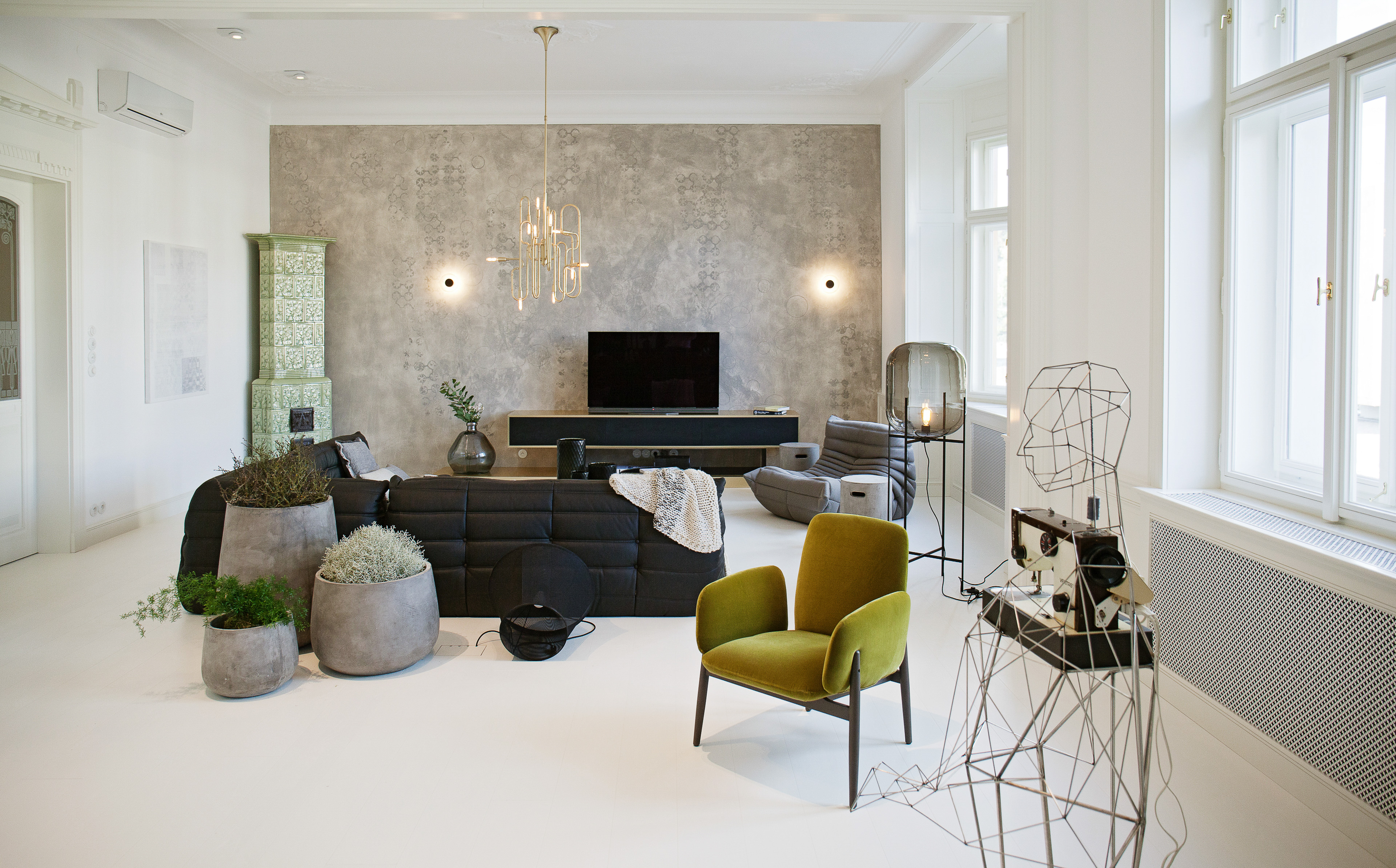 Image - (Gallery) Living room with tiled stove