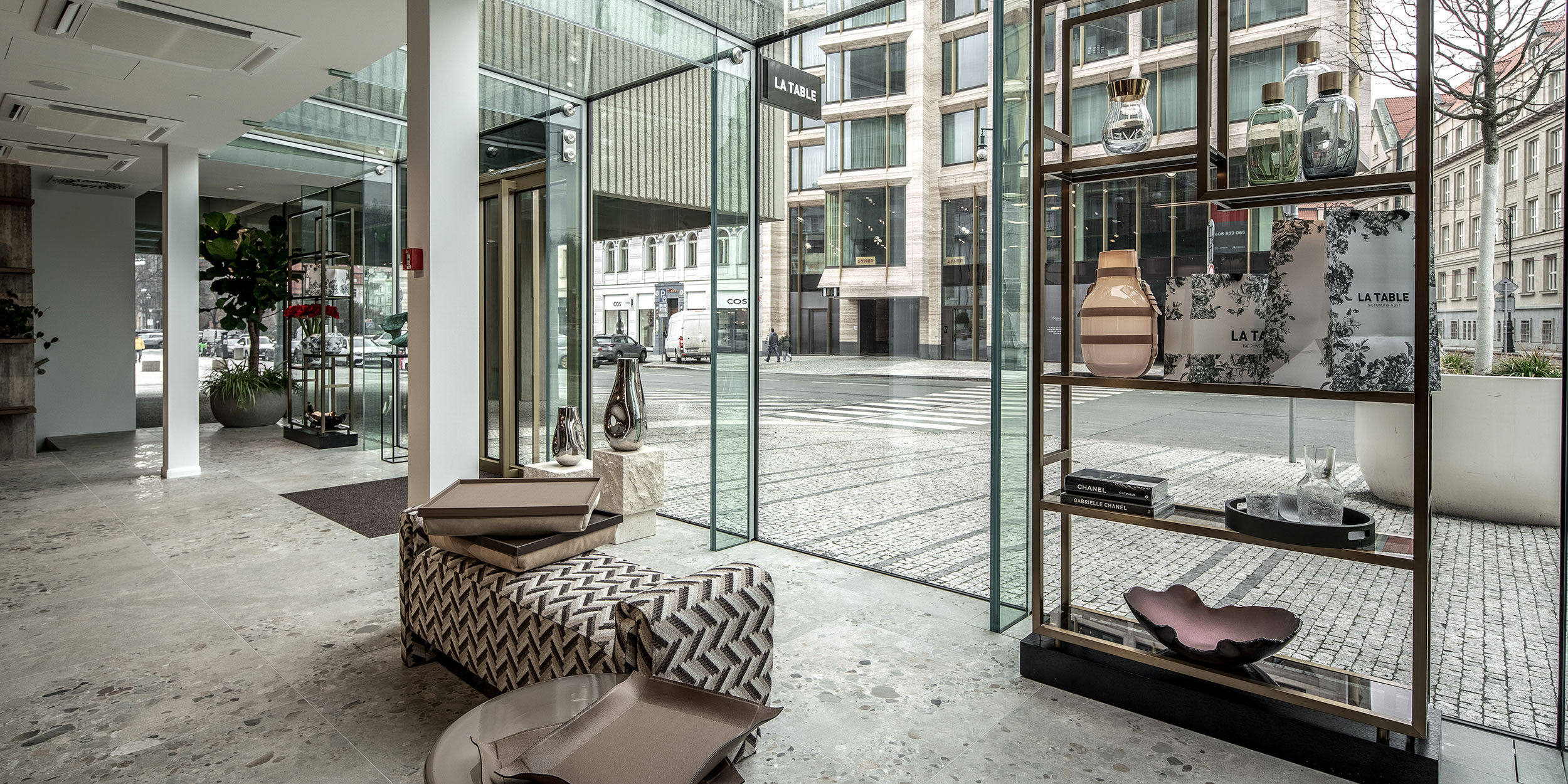 Obrázek - (Galerie) Vstupní lobby butiku LA TABLE v hotelu Fairmont