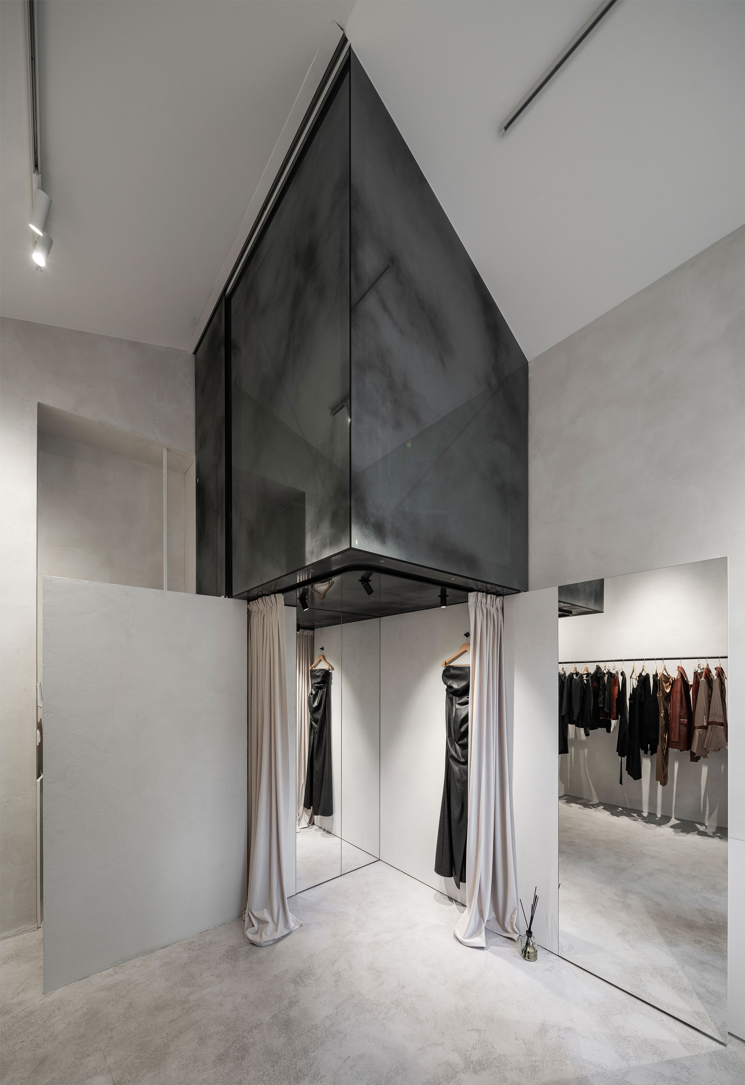 Obrázek - (Galerie) Designovy butik v minimalistickém stylu - 05