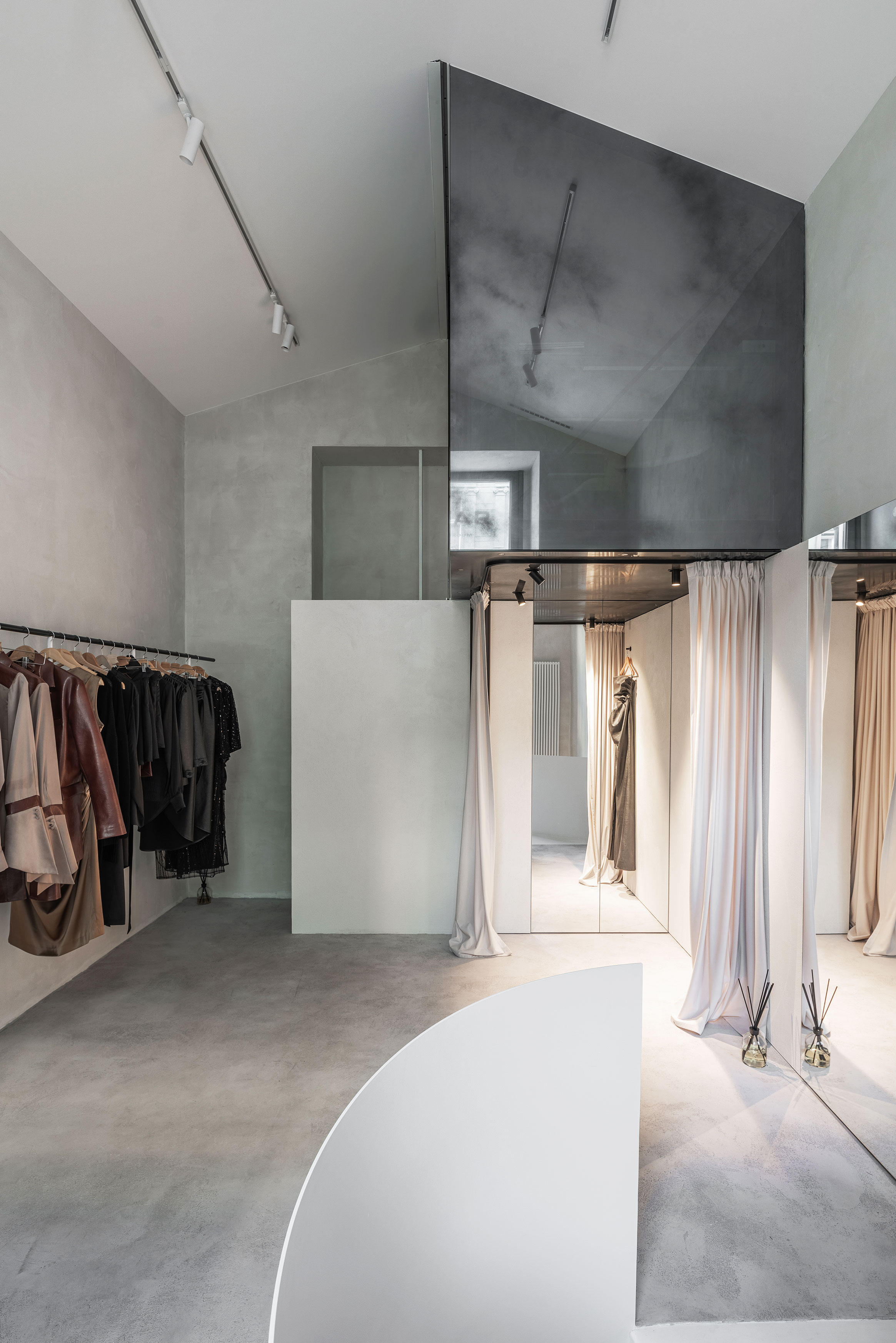 Obrázek - (Galerie) Designovy butik v minimalistickém stylu - 09