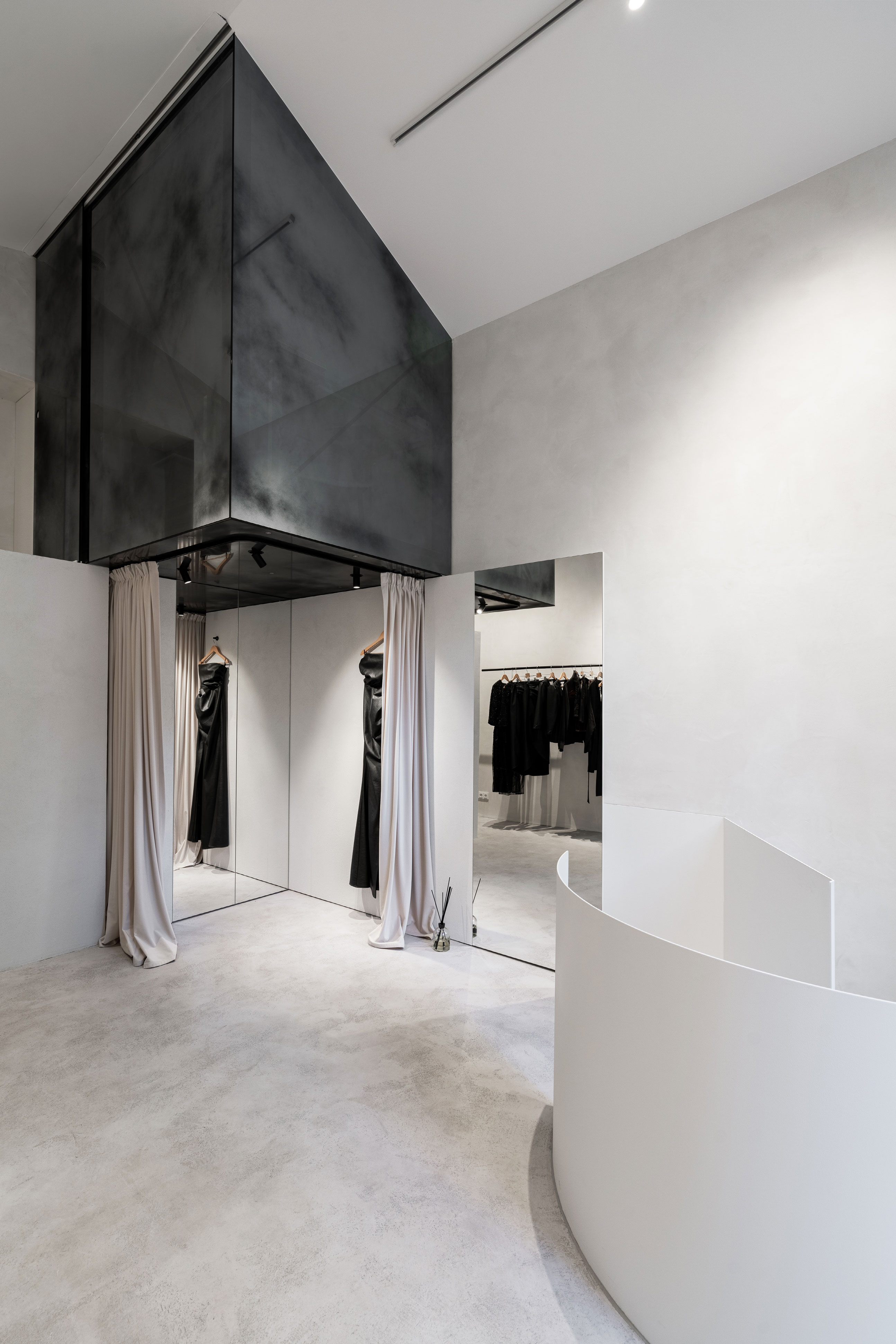 Obrázek - (Galerie) Designovy butik v minimalistickém stylu - 12