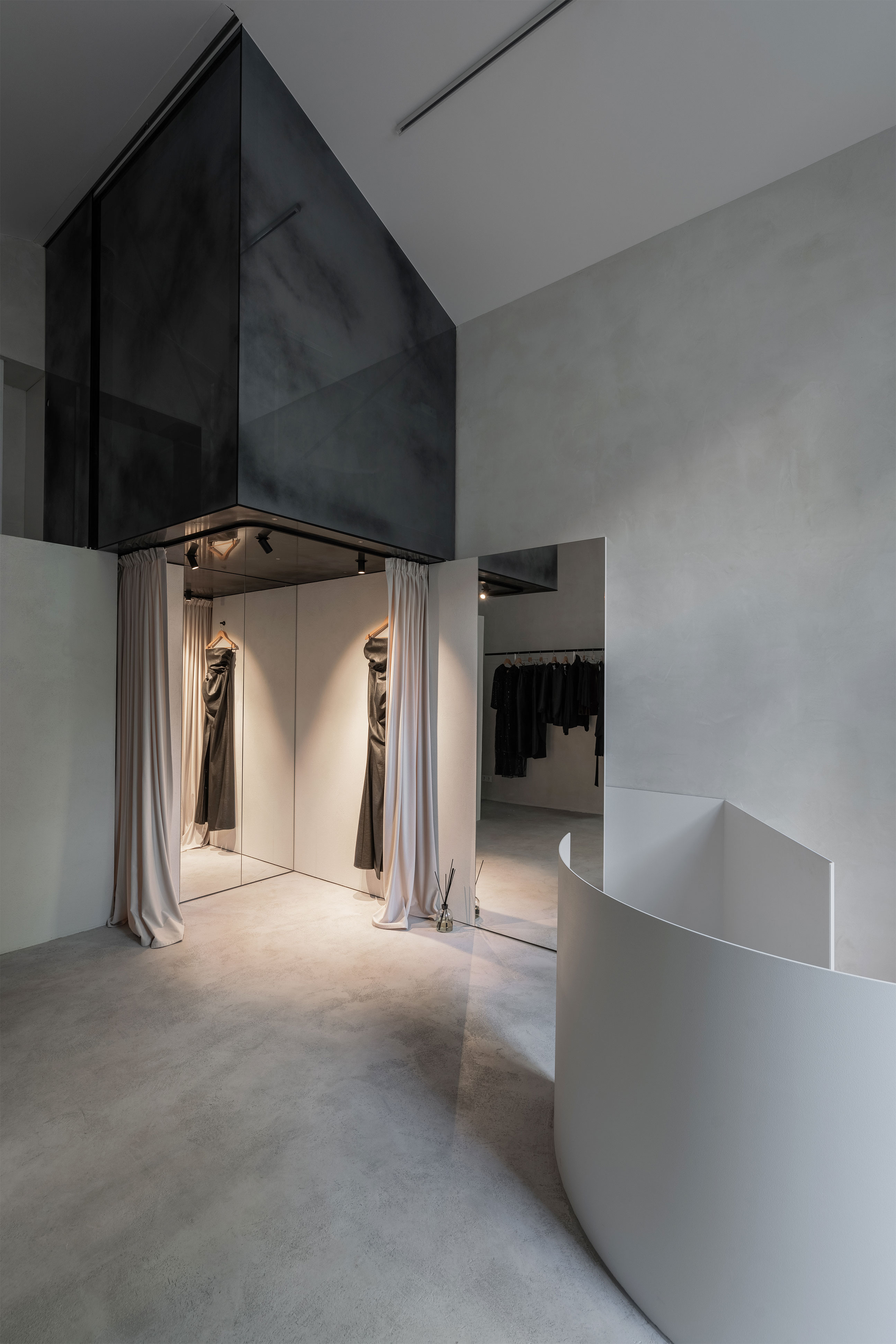 Image - (Gallery) Design boutique in a minimalist style - 11