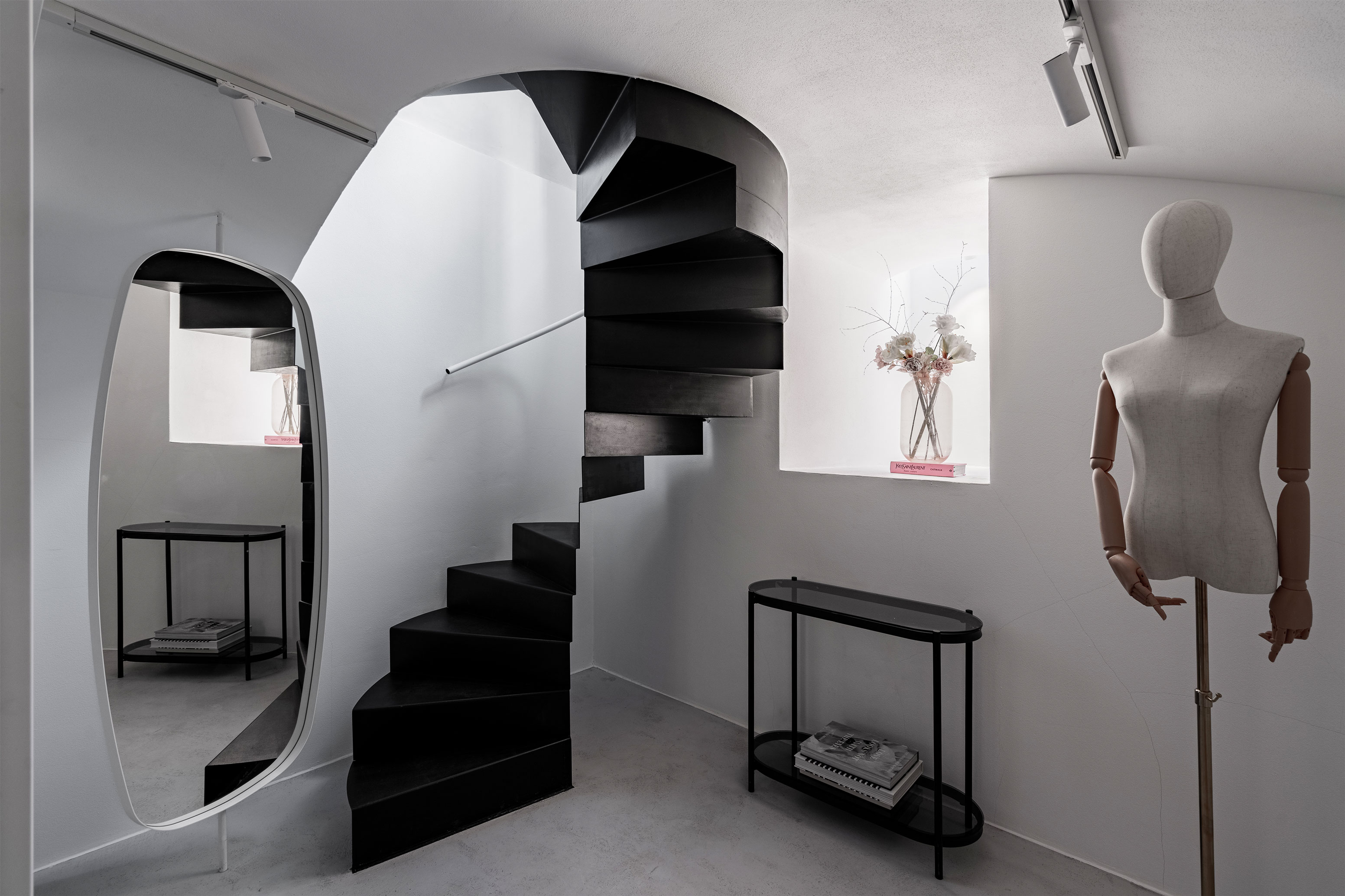 Obrázek - (Galerie) Krejčovská dílna v minimalistickém stylu - 01