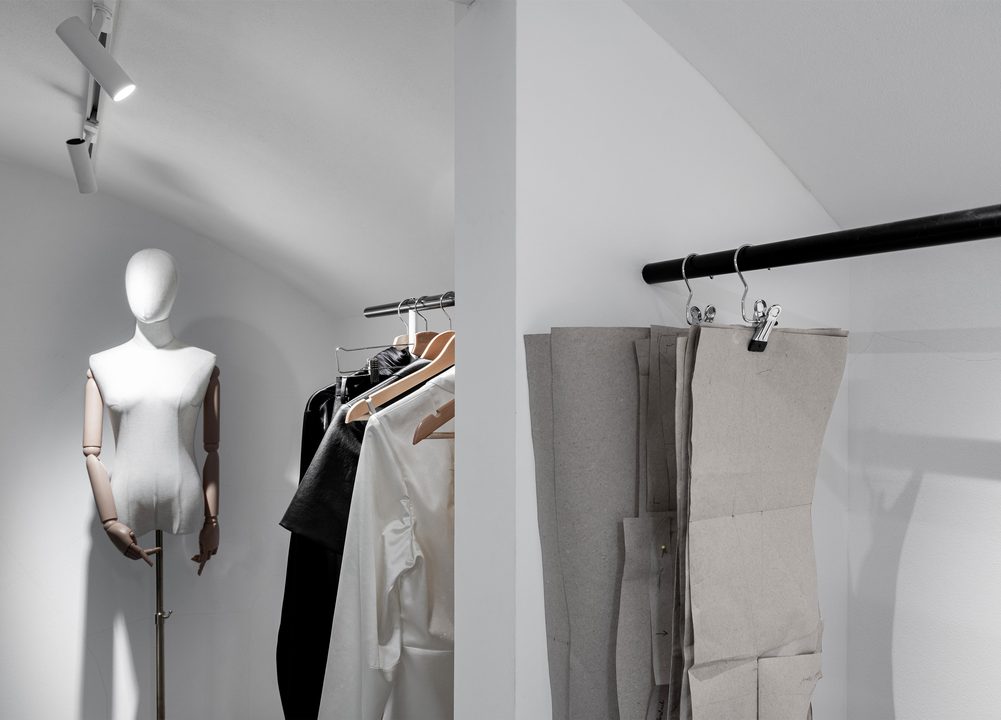 Obrázek - (Galerie) Designovy butik v minimalistickém stylu - 23