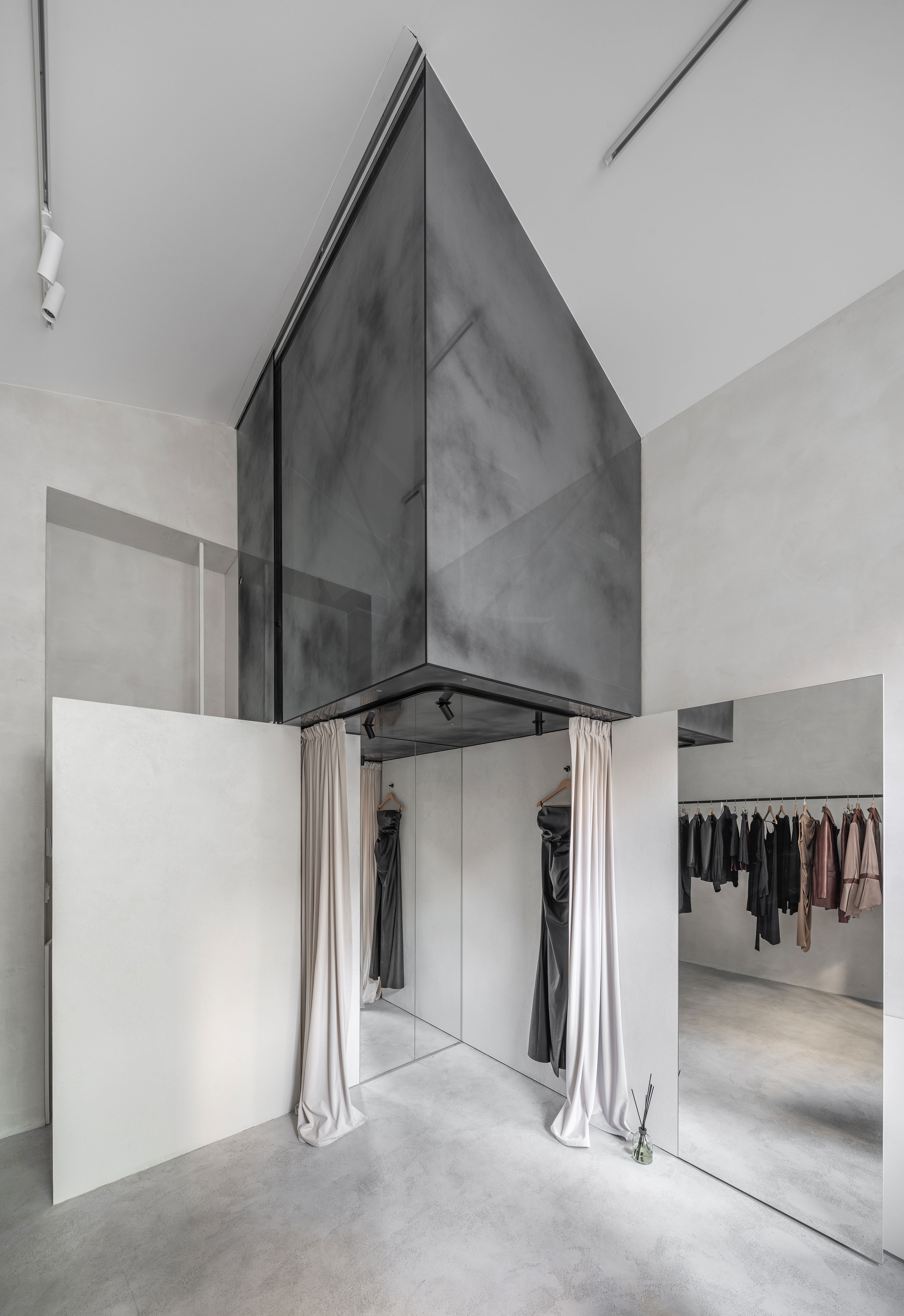 Image - (Gallery) Design boutique in a minimalist style - 25