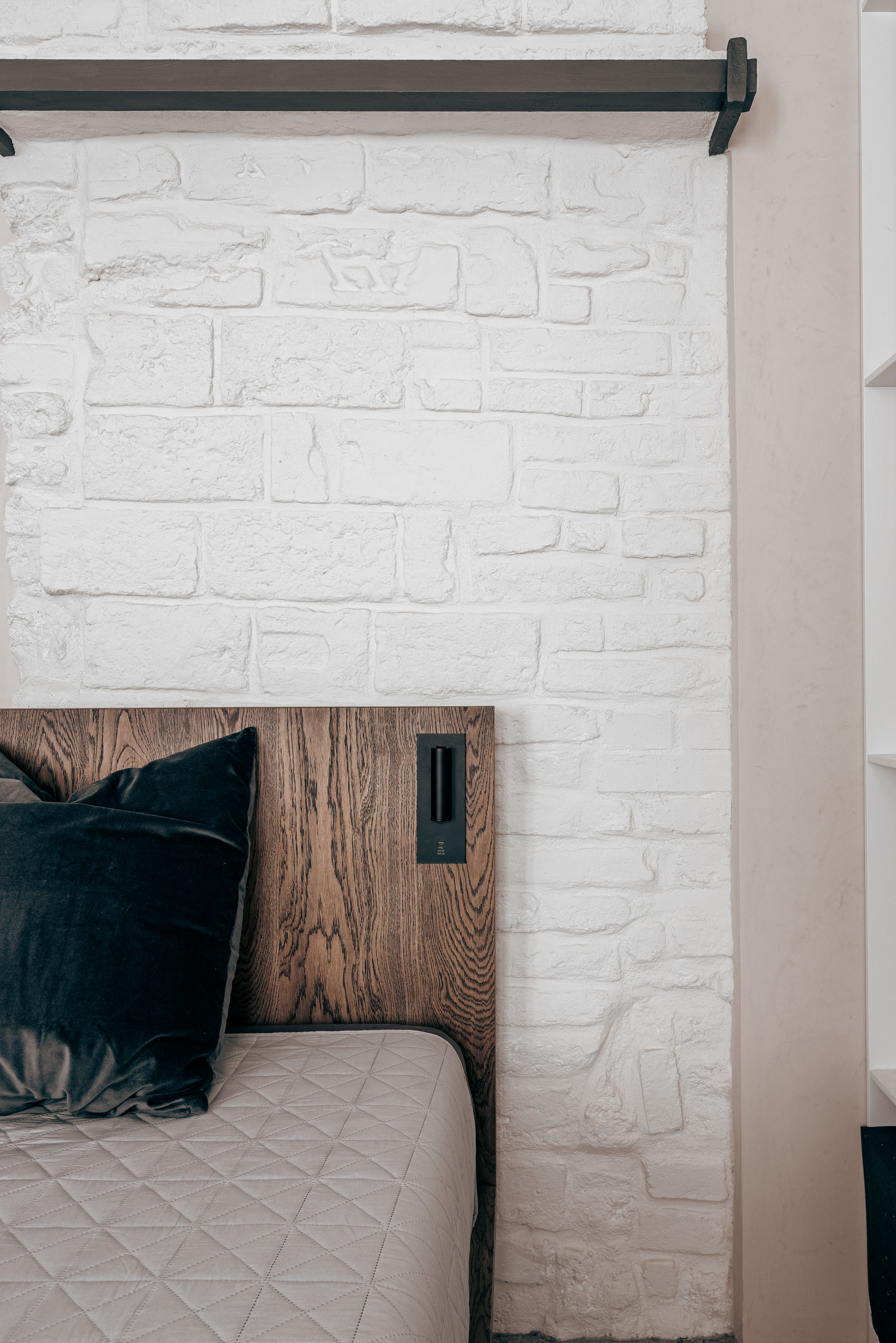 Image - (Gallery) Bedroom in a historic apartment
