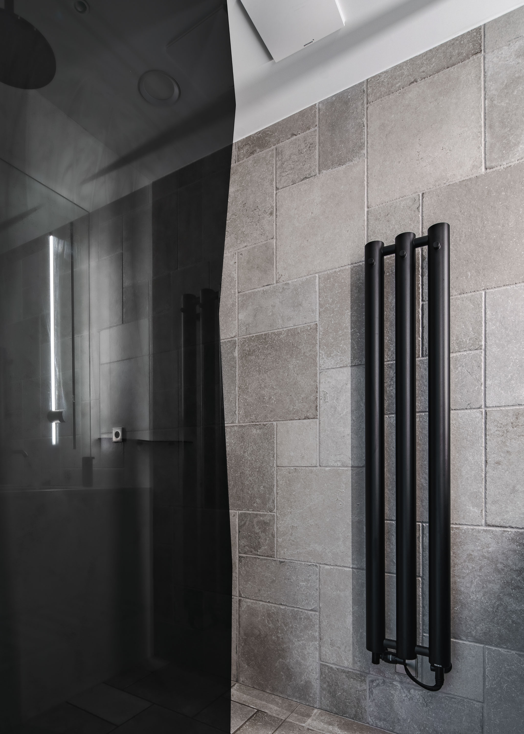 Image - (Gallery) Detail of the shower