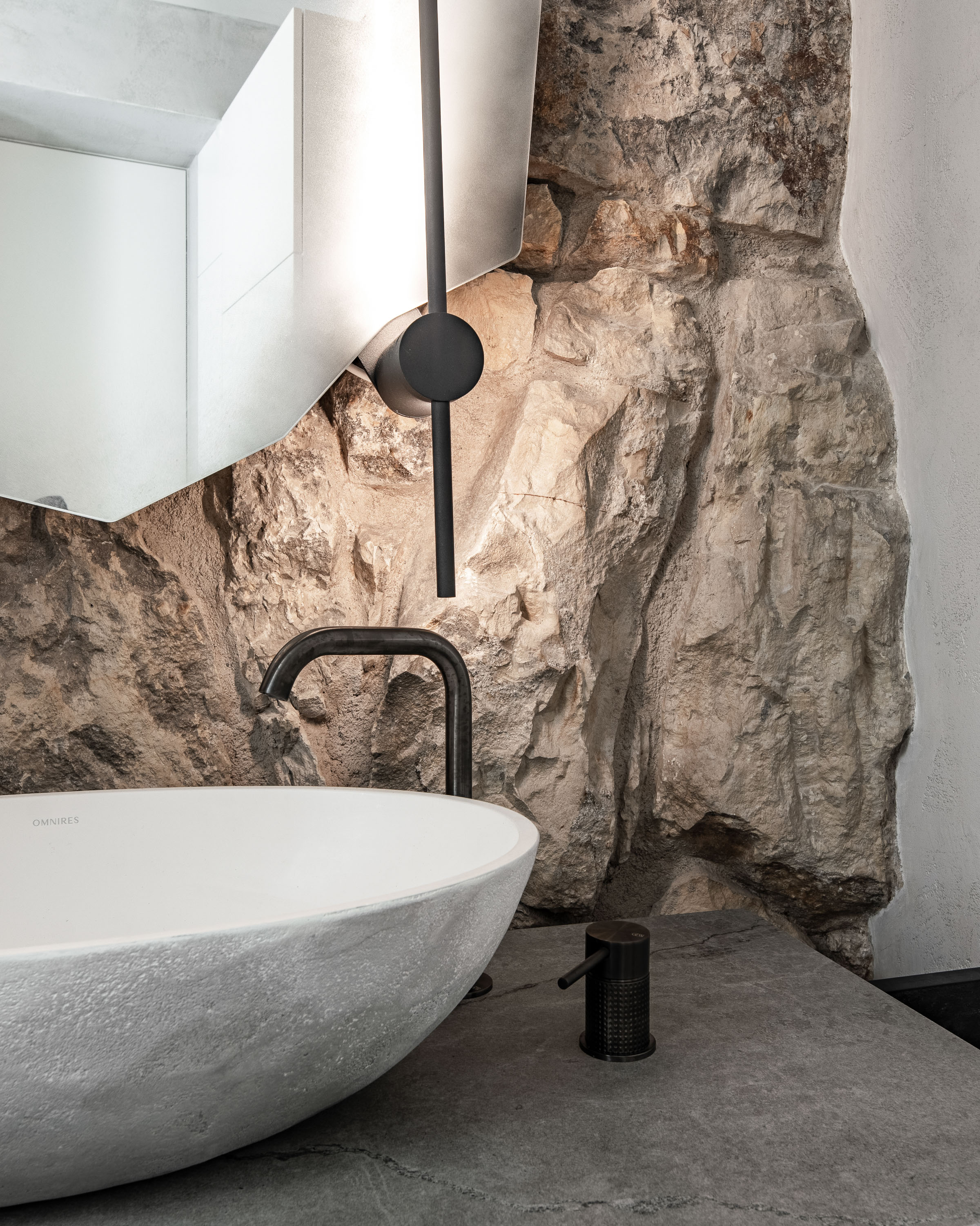 Image - (Gallery) En suite bathroom with an exposed stone wall