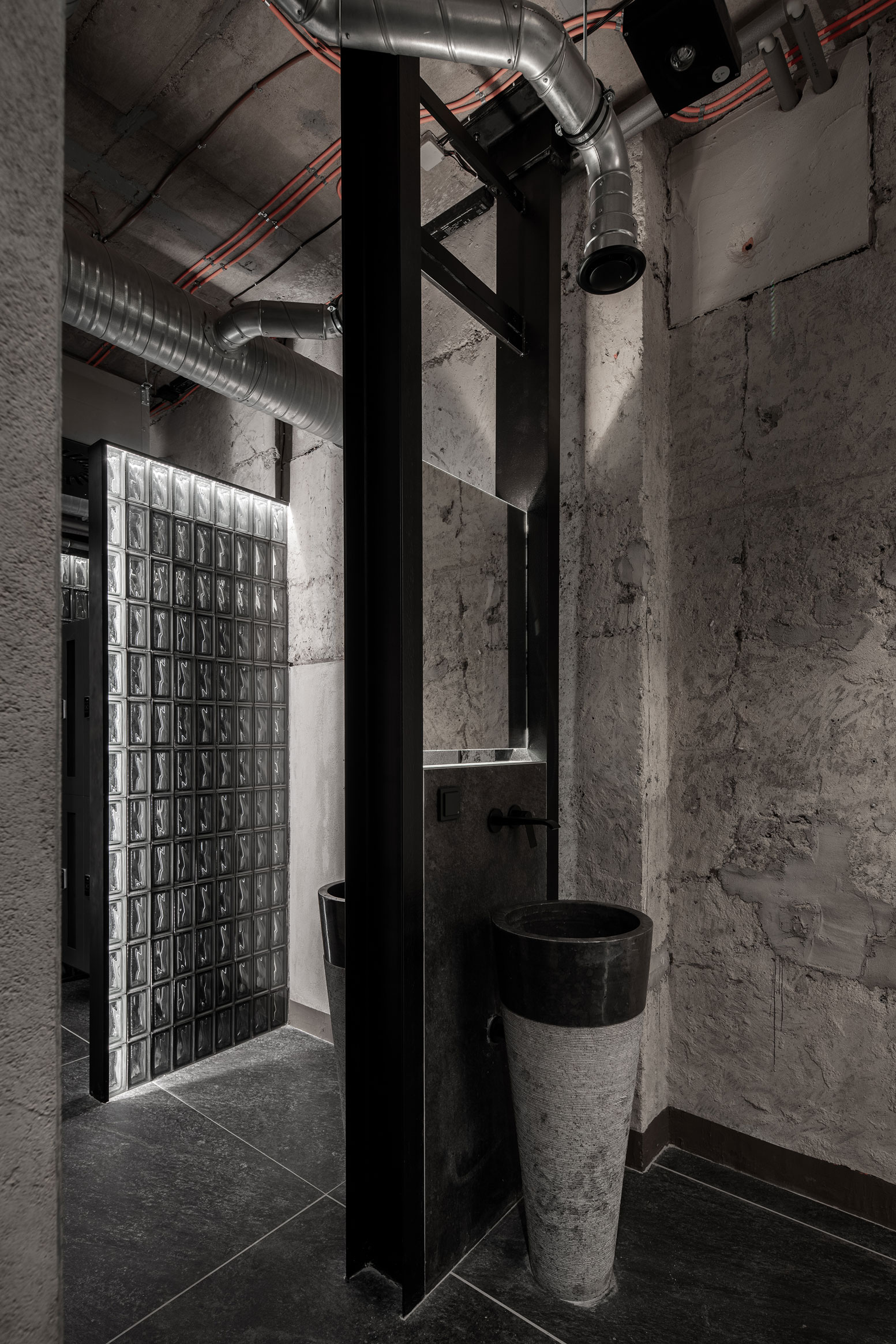 Image - (Gallery) Dressing room in industrial style - 07