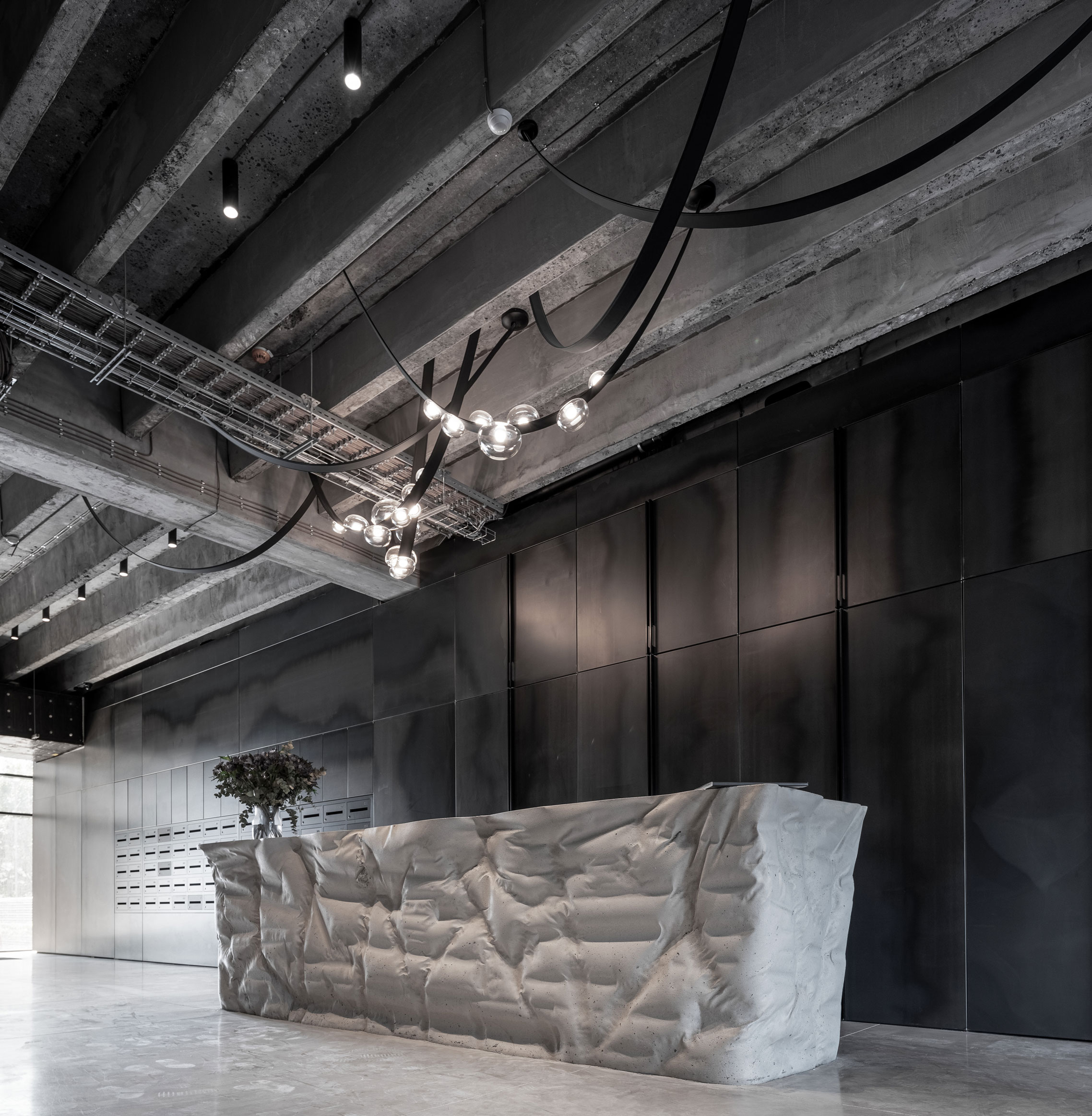 Image - (Gallery) Entrance hall with concrete reception desk - 01