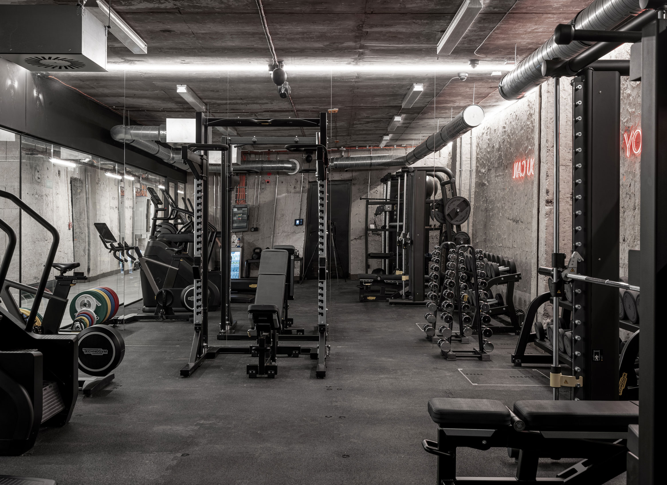 Image - (Gallery) Gym interior with raw material solutions - 01
