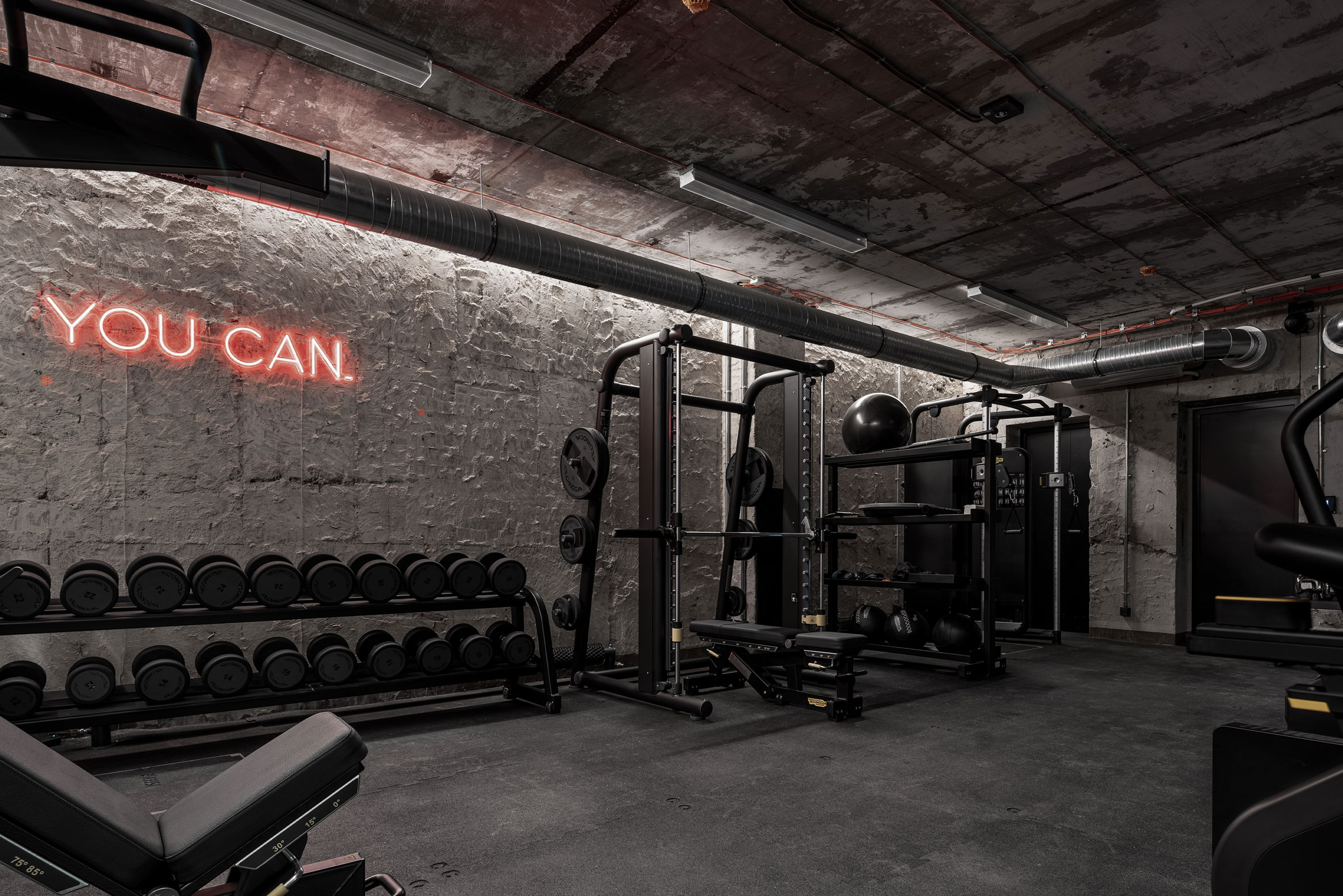 Image - (Gallery) Gym interior with raw material solutions - 03