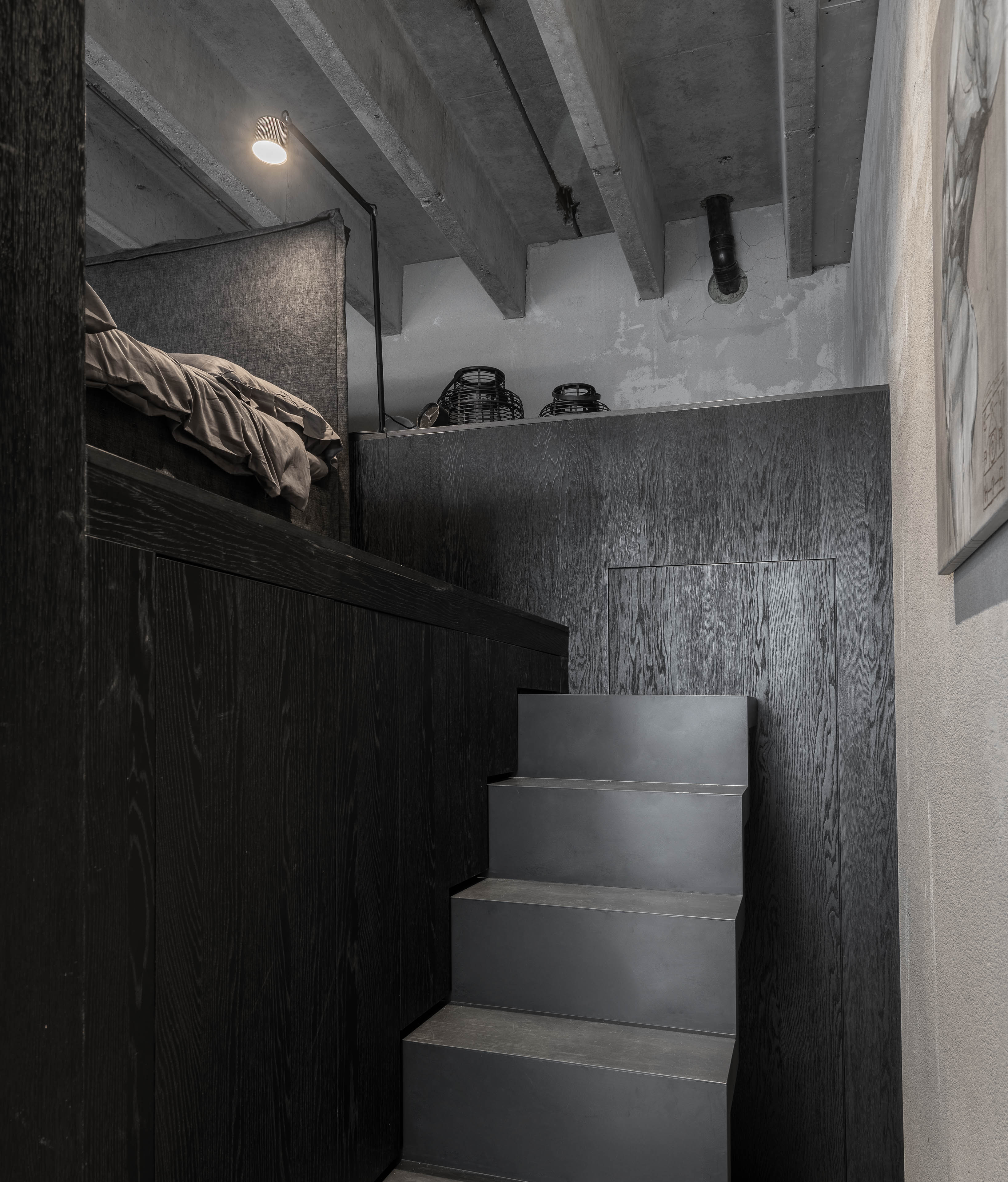 Image - (Gallery) Bedroom on built-in floor