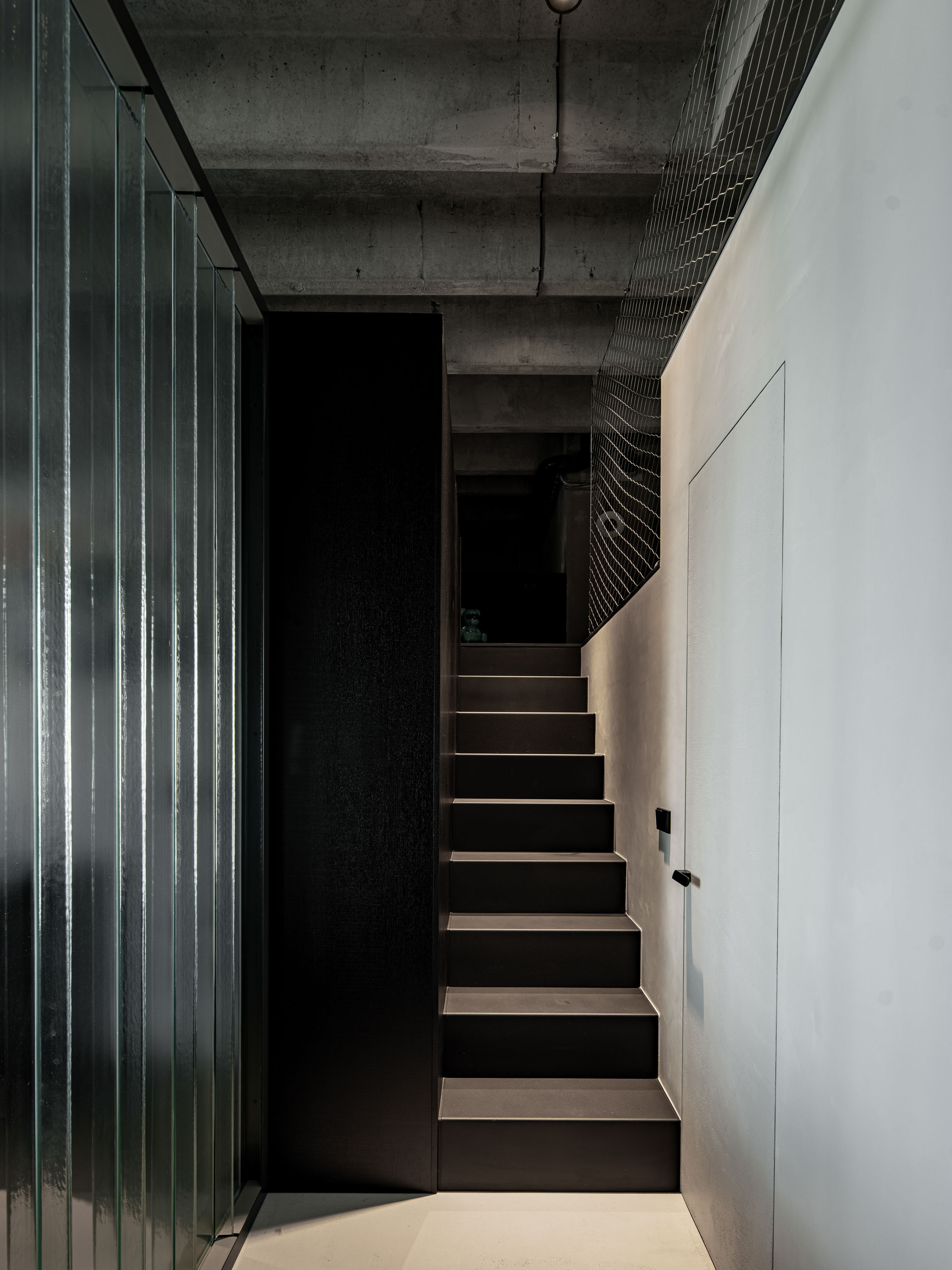 Image - (Gallery) Detail of a private corridor - 02
