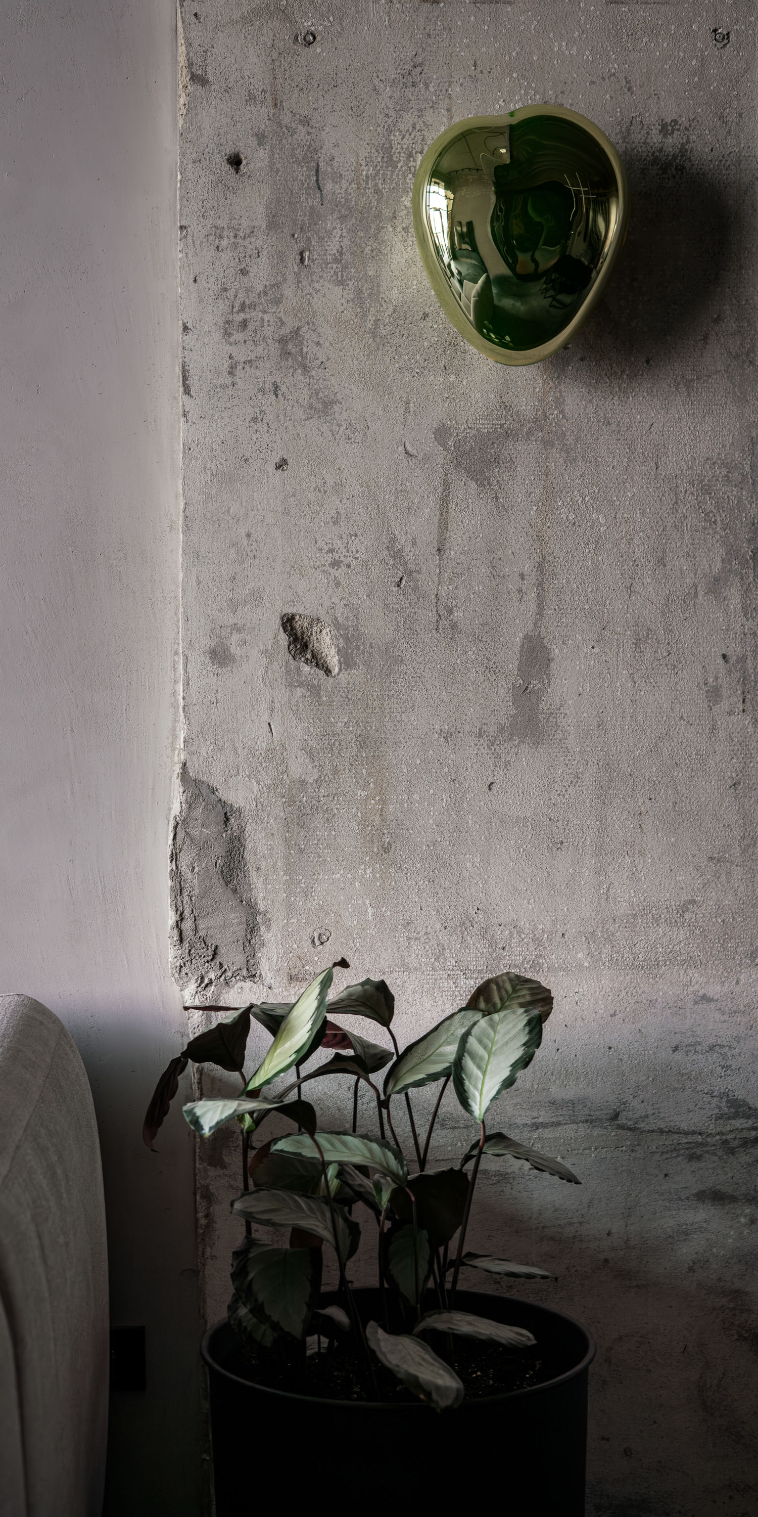 Image - (Gallery) Detail a raw concrete wall